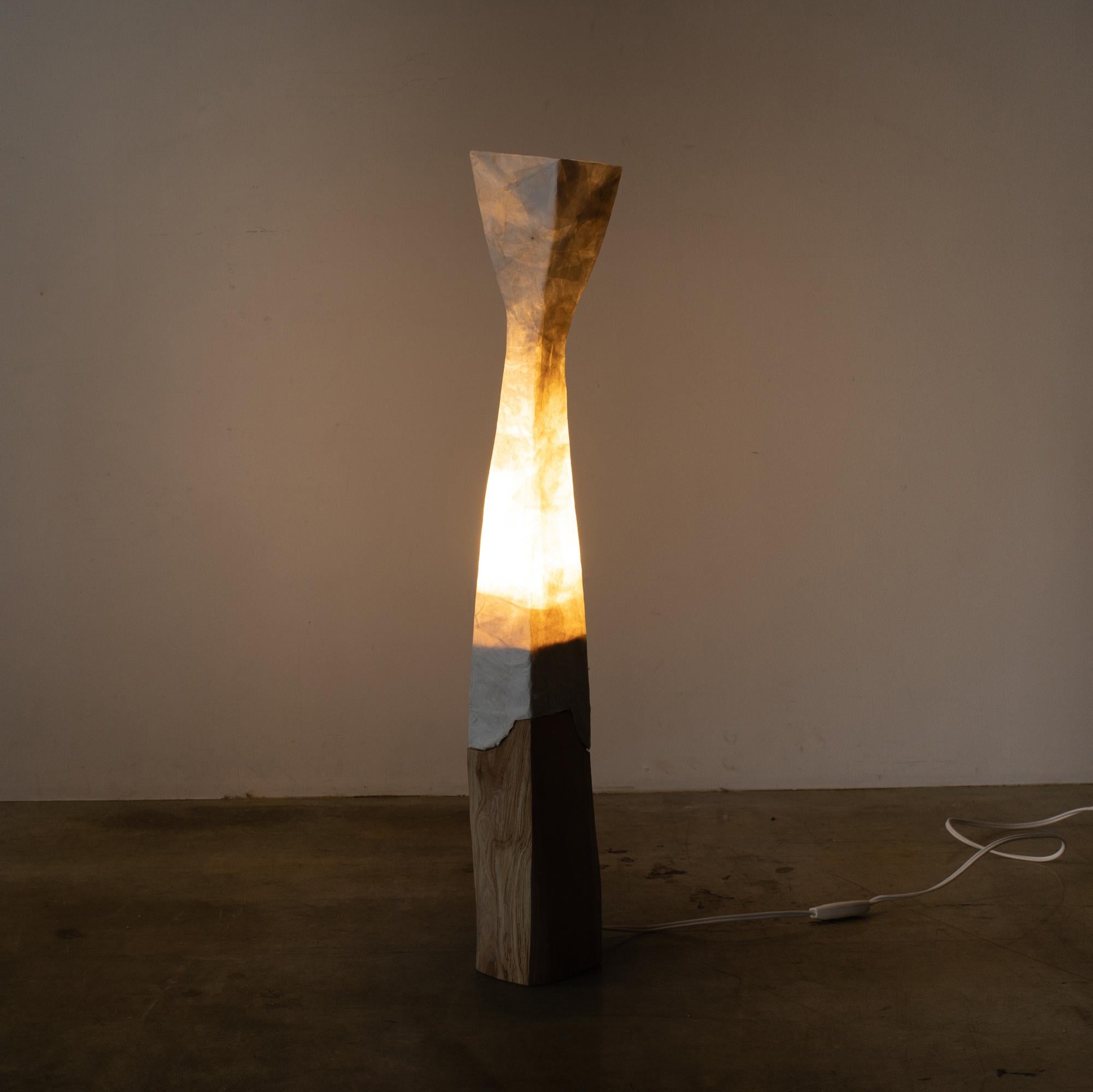 Lampada cardinale
Scultura di Hiroyuki Nishimura.
Materiale zelkova, carta giapponese washi, colla per animali

Misure: Piccolo: H80 W14 D11 cm W5.5/D4.3/H31.5 pollici
Lampadina a LED E17
Disponibile a 100-250V.




