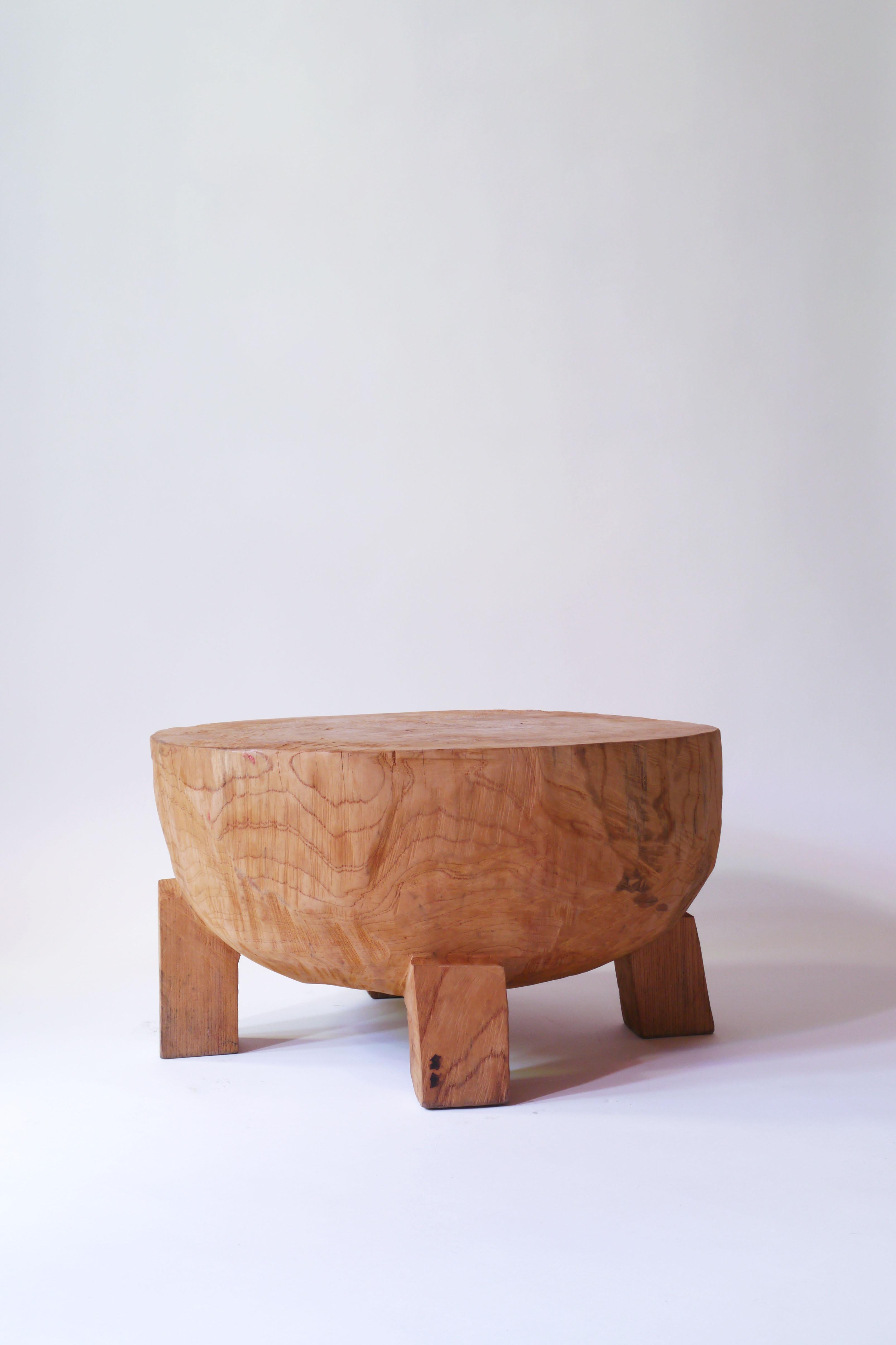 Mesa auxiliar escultórica Daifuku de Hiroyuki Nishimura Tallado a mano en venta