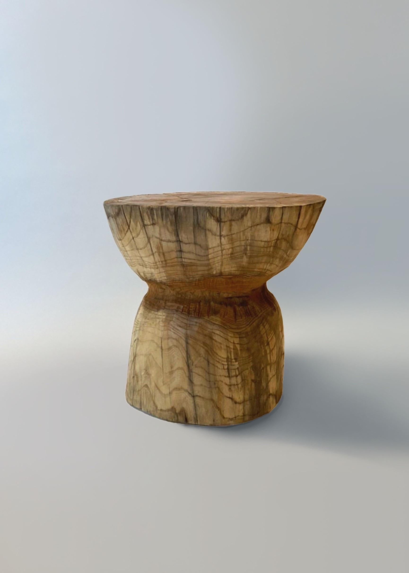 Name: Summer twilight 1
Sculptural stool by Zogei carved furniture
Material: Zelkova
This work is carved from log with some kinds of chainsaws.
Most of wood used for Nishimura's works are unable to use anything, these woods are unsuitable