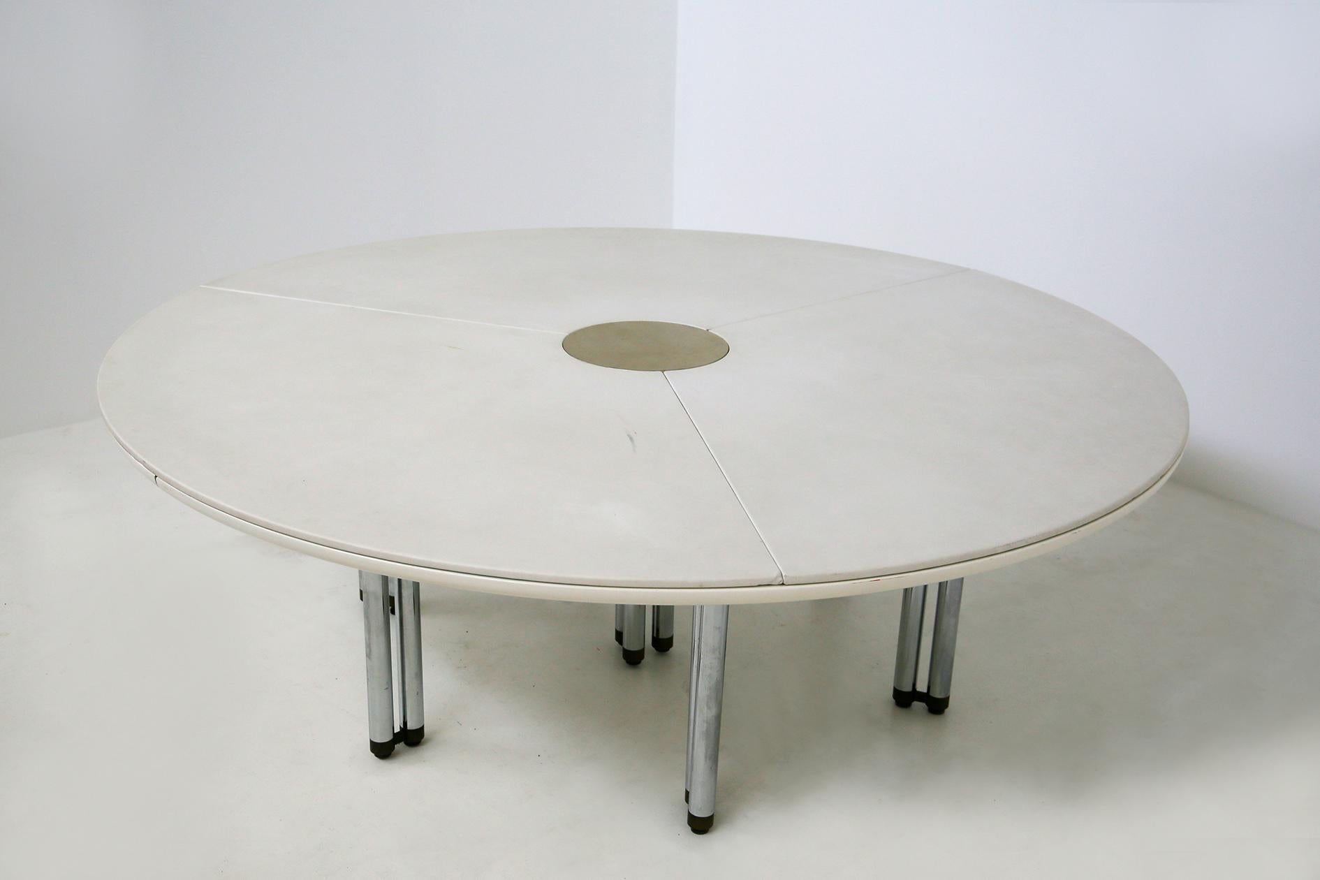 Moderne Grande table blanche italienne de la série Bisanzio, Hiroyuki Toyoda, années 1980 en vente