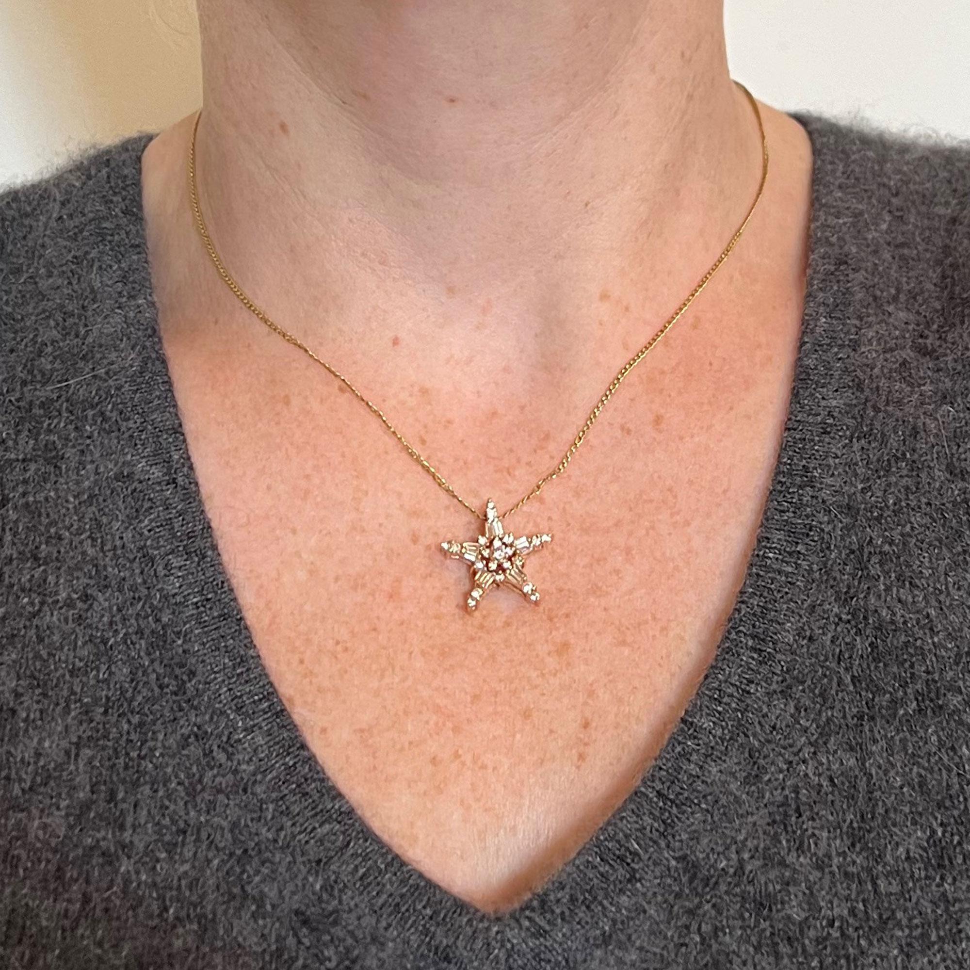 Women's or Men's Hirsch & Oppenheimer Diamond Star 14K Yellow Gold Christmas Pendant For Sale