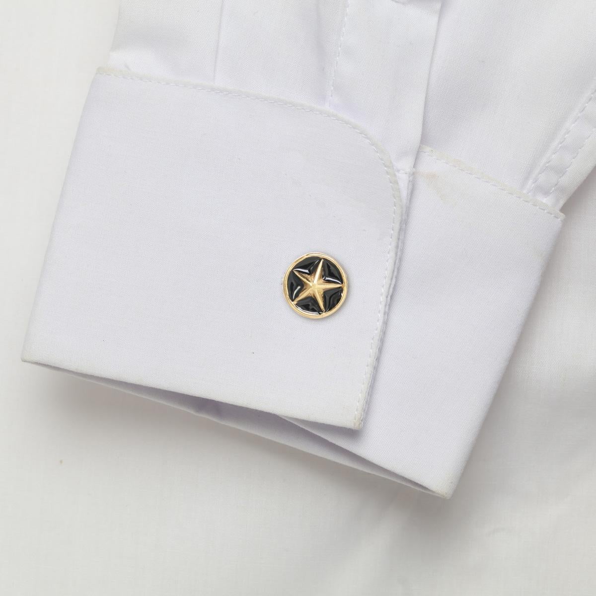 His and Her Lonestar Cuff Links and Earrings in Gold In New Condition For Sale In New York, NY
