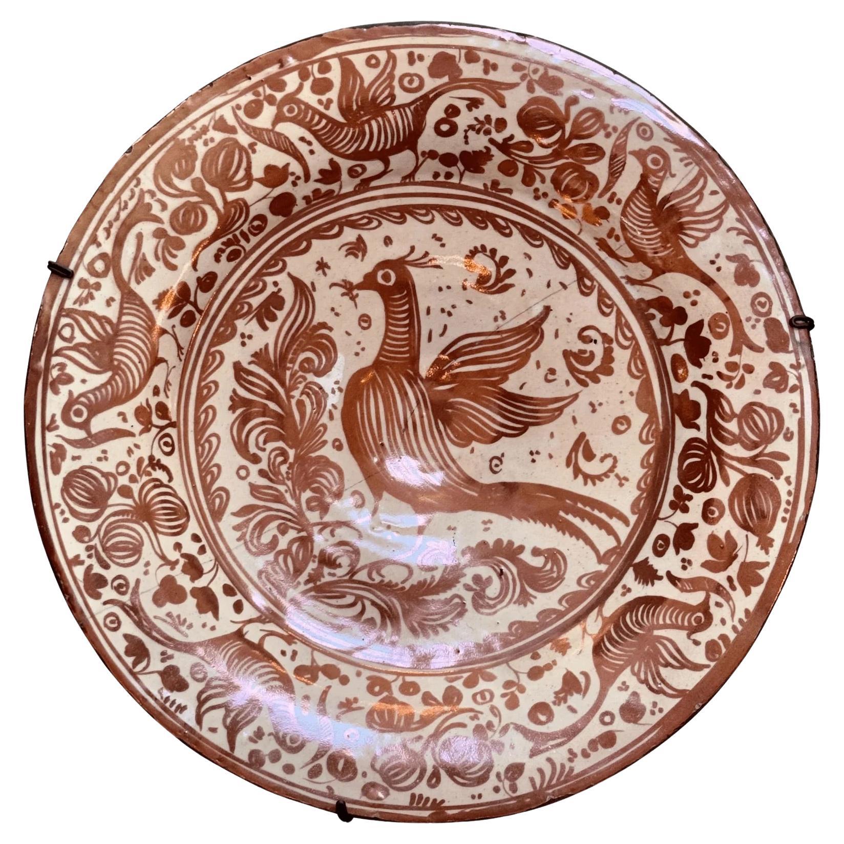 Assiette de présentation hispano moresque en cuivre lustré, 17e siècle