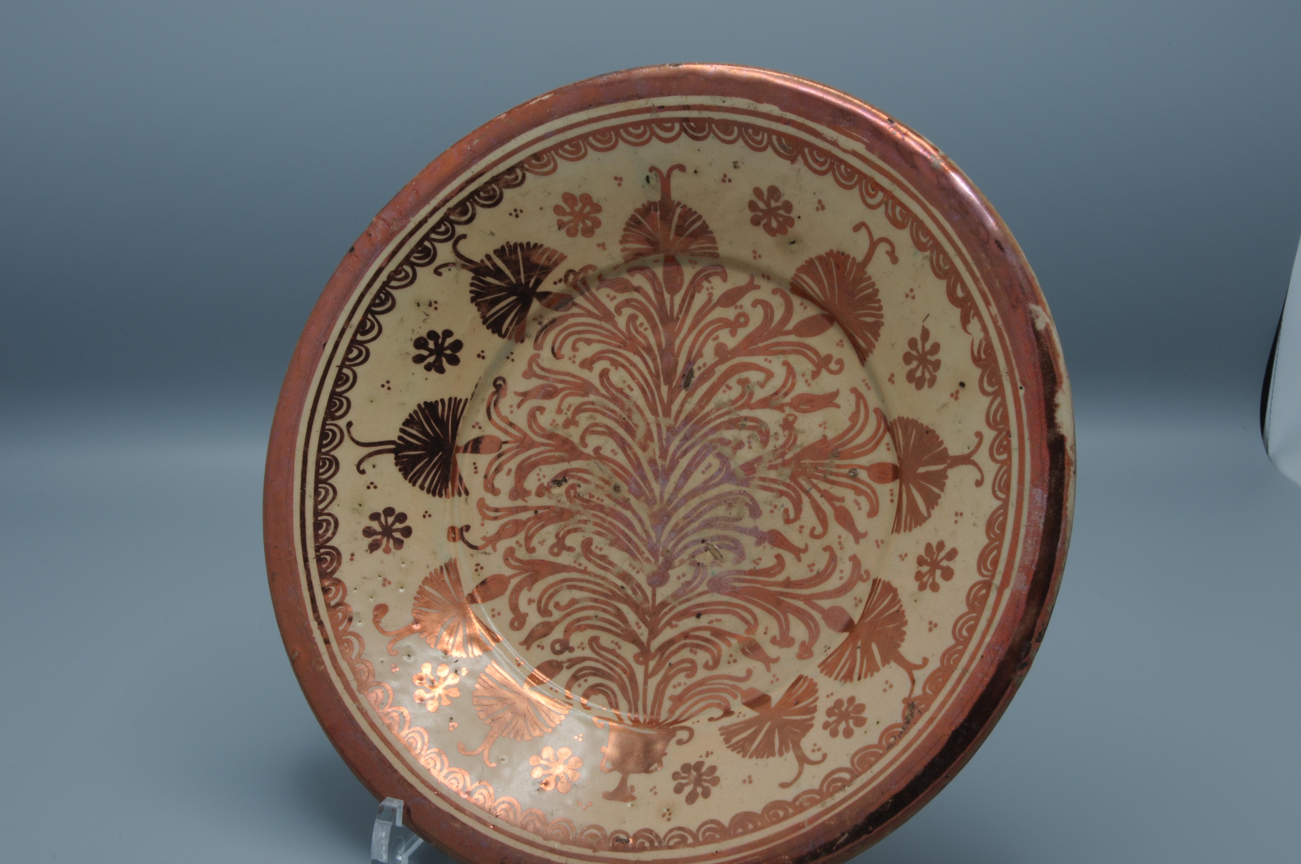 Plat en céramique lustrée hispano moresque - 17e siècle, Manises Bon état - En vente à DELFT, NL