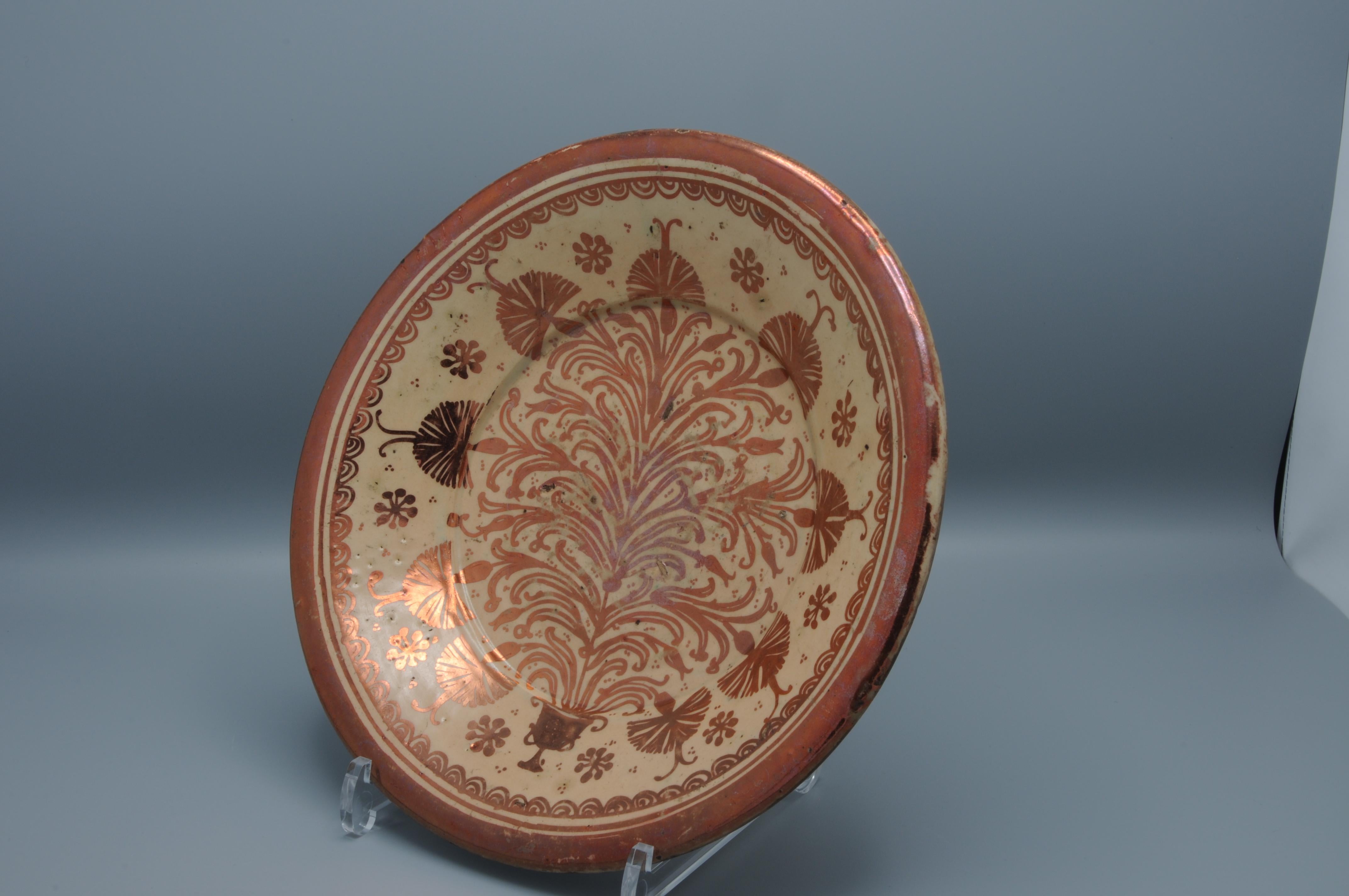 Poterie Plat en céramique lustrée hispano moresque - 17e siècle, Manises en vente