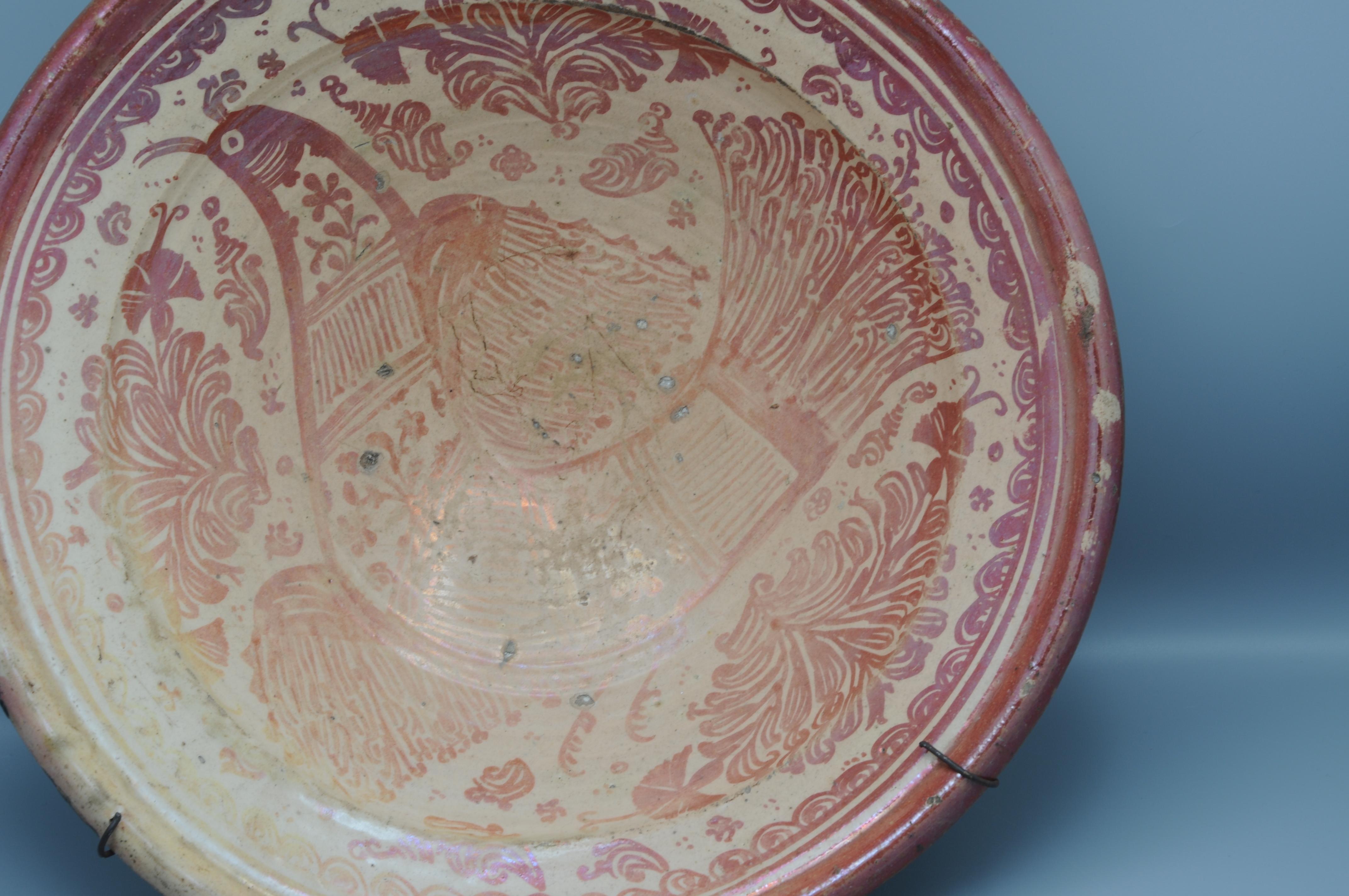 Grand plat en faïence lustrée Hispano Moresque - ca 1700, Manises, Valencia Bon état - En vente à DELFT, NL