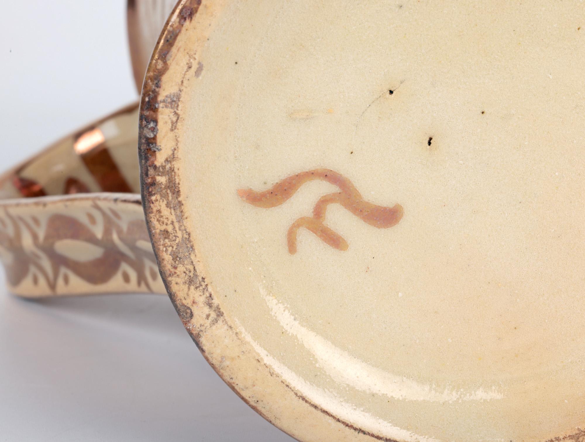 Cruche mauresque hispano-moresque en poterie d'art émaillée cuivre lustré en vente 10
