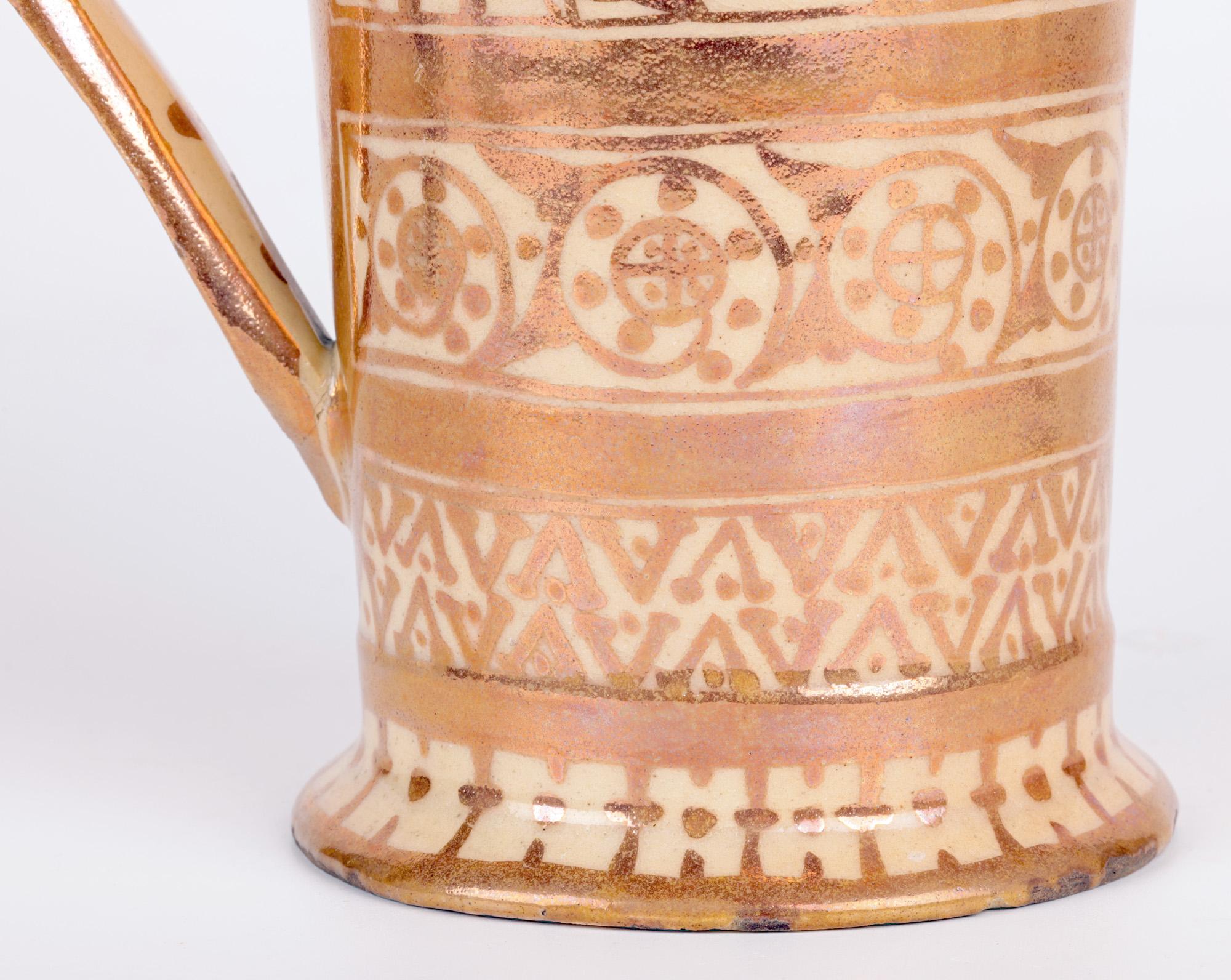 Espagnol Cruche mauresque hispano-moresque en poterie d'art émaillée cuivre lustré en vente