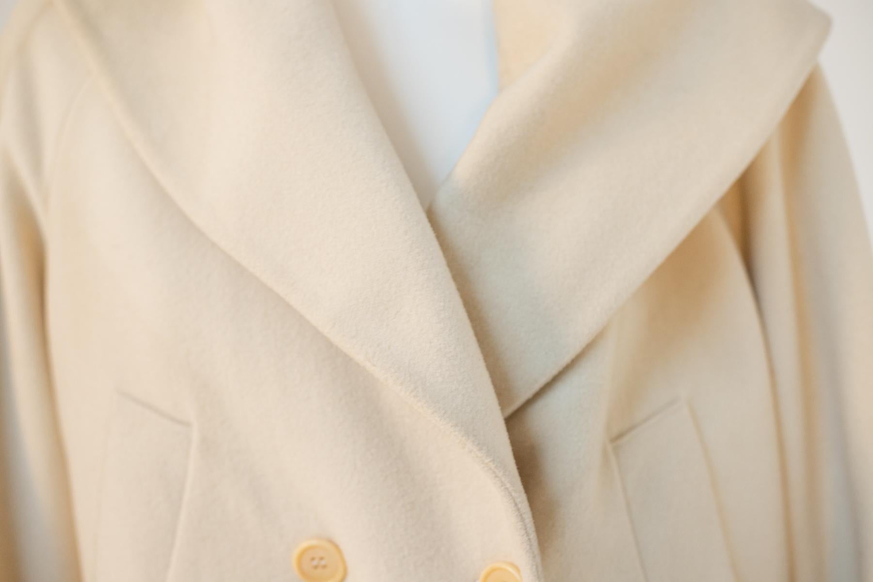 Histoire de Fashion Vintage White Wool Coat For Sale 1