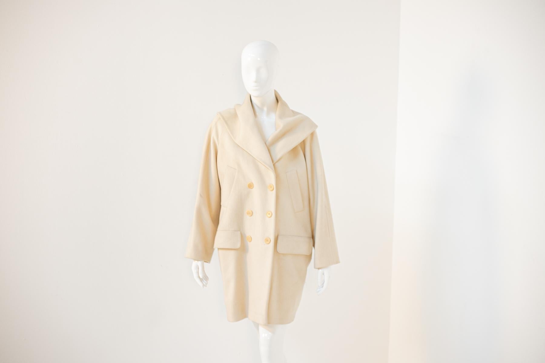 Histoire de Fashion Vintage White Wool Coat For Sale 5