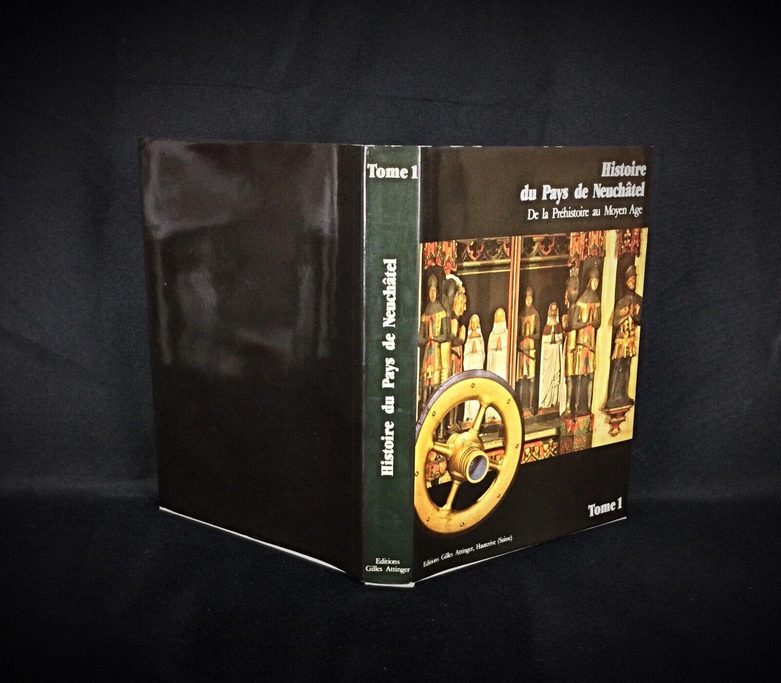 Questo avvincente libro storico, Histoire du pays de Neuchâtel, ripercorre il cammino della regione dalla preistoria al Medioevo. Questo è il volume 1 della serie. Il libro è ben conservato, anche se la custodia protettiva mostra i segni dell'età