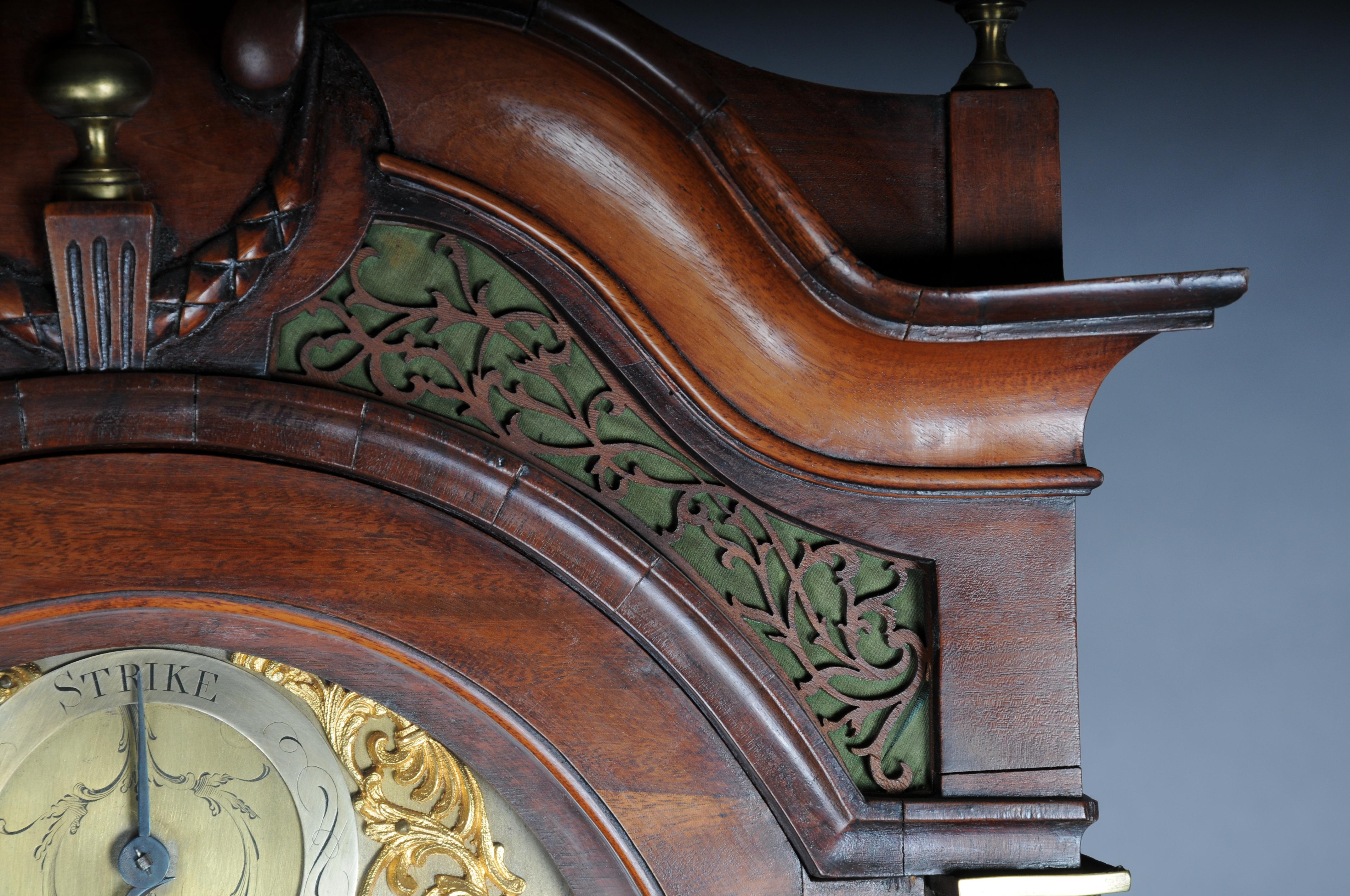 Historic antique English grandfather clock, mahogany, 18th century. For Sale 3