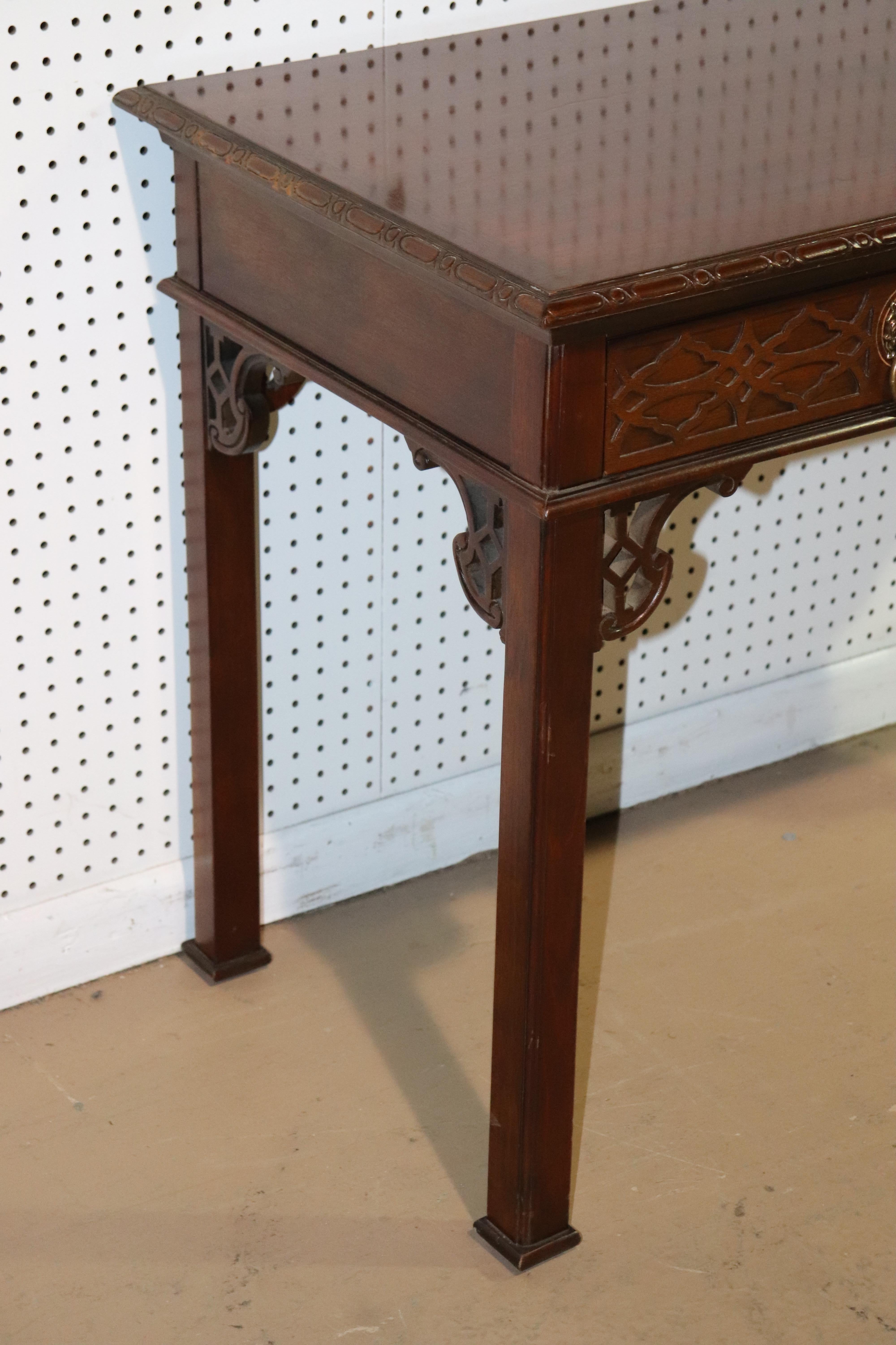 Historic Charleston Baker Solid Mahogany Chinese Chippendale Writing Desk Table In Good Condition In Swedesboro, NJ