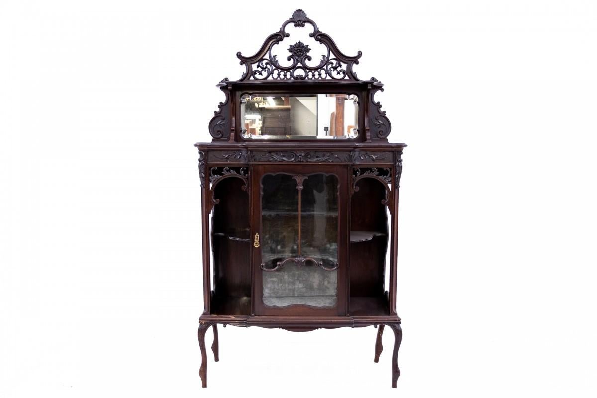 Etapa histórica de principios del siglo XX, norte de Europa.

Dimensiones: altura 190 cm / anchura 101 cm / profundidad 43 cm