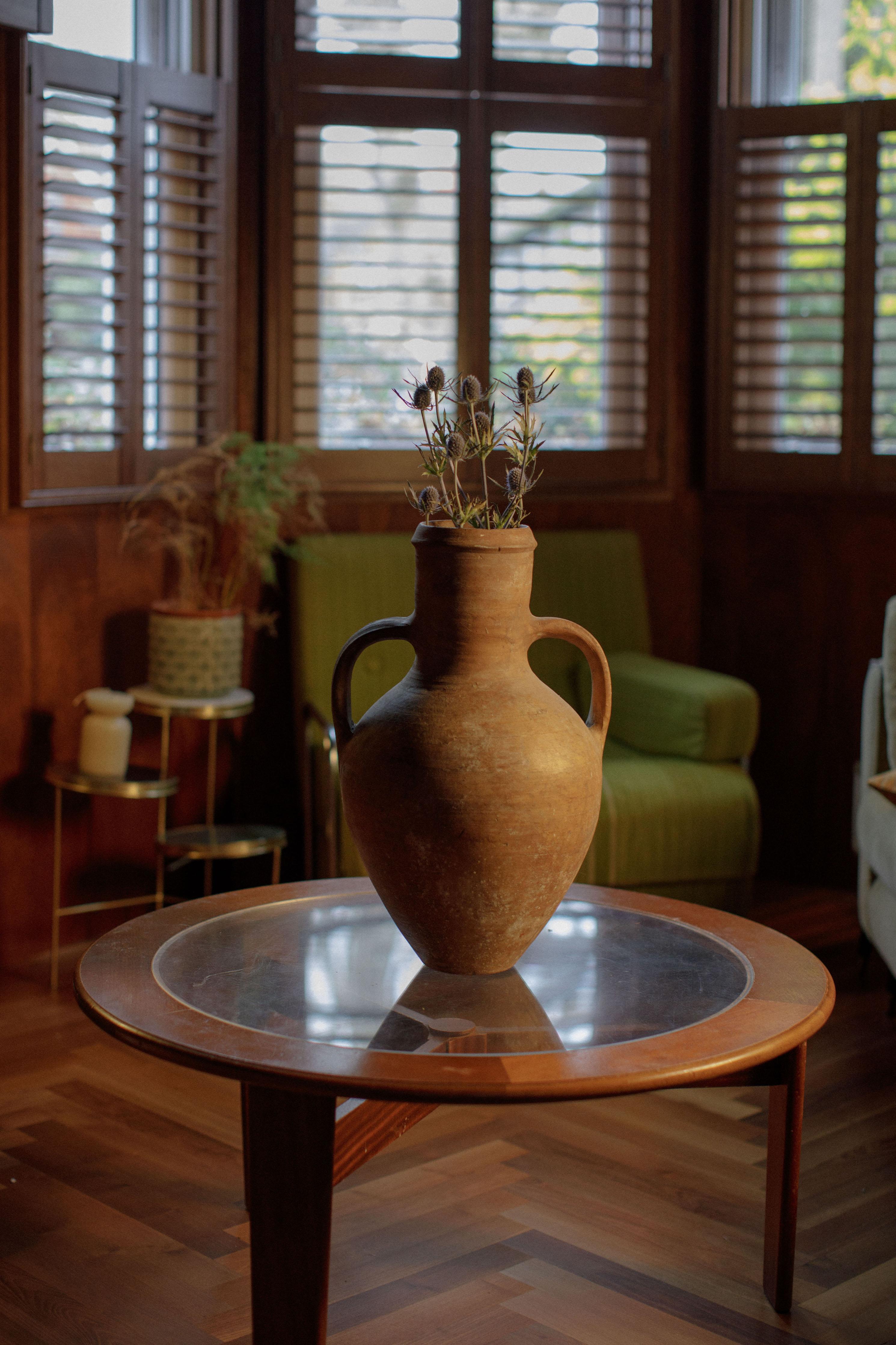 Historischer antiker Hitay-Tontopf - Vintage Terracotta Amphora im Zustand „Gut“ in London, GB