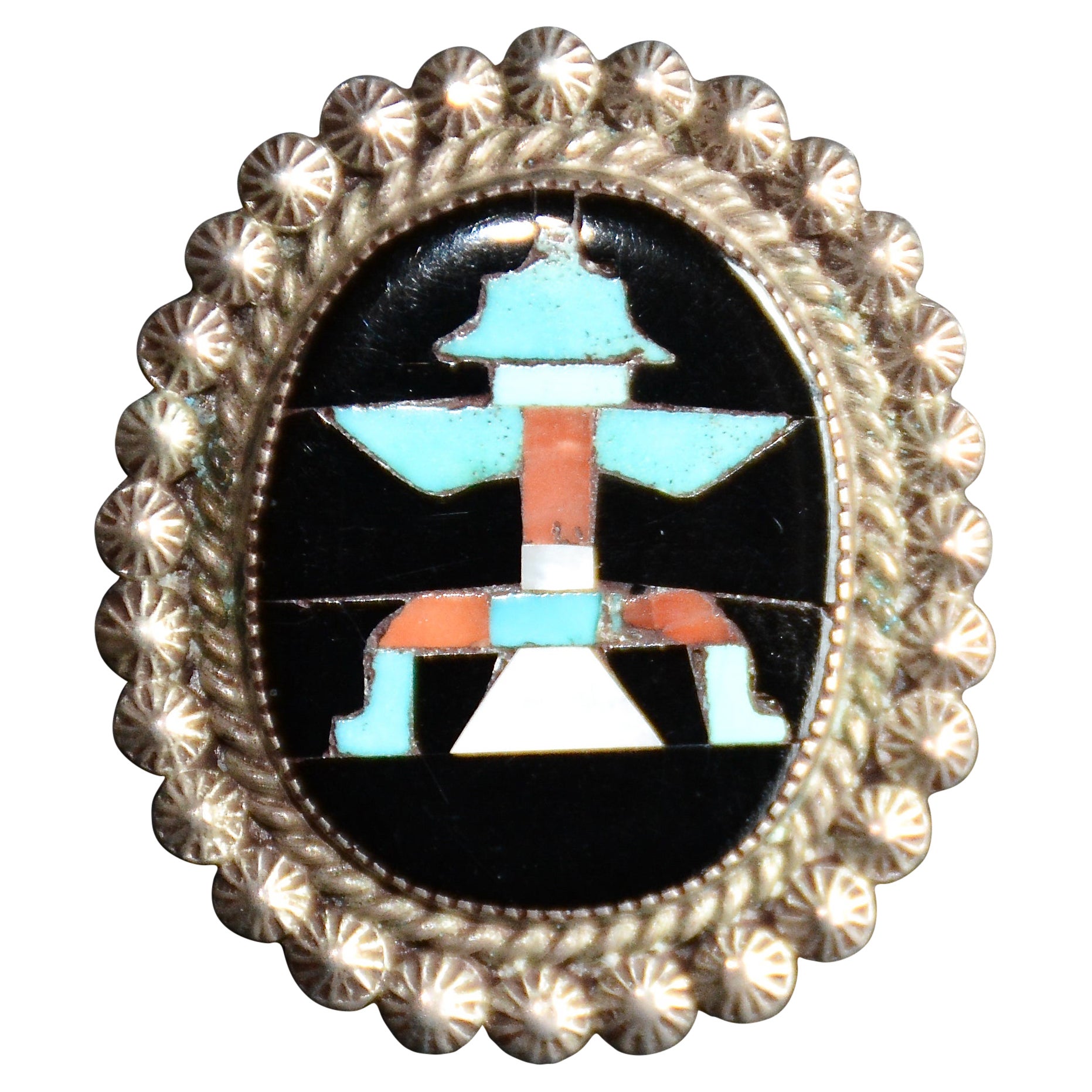 Épingle incrustée d'une petite aile de couteau de John Gordon Leak Zuni, 1938