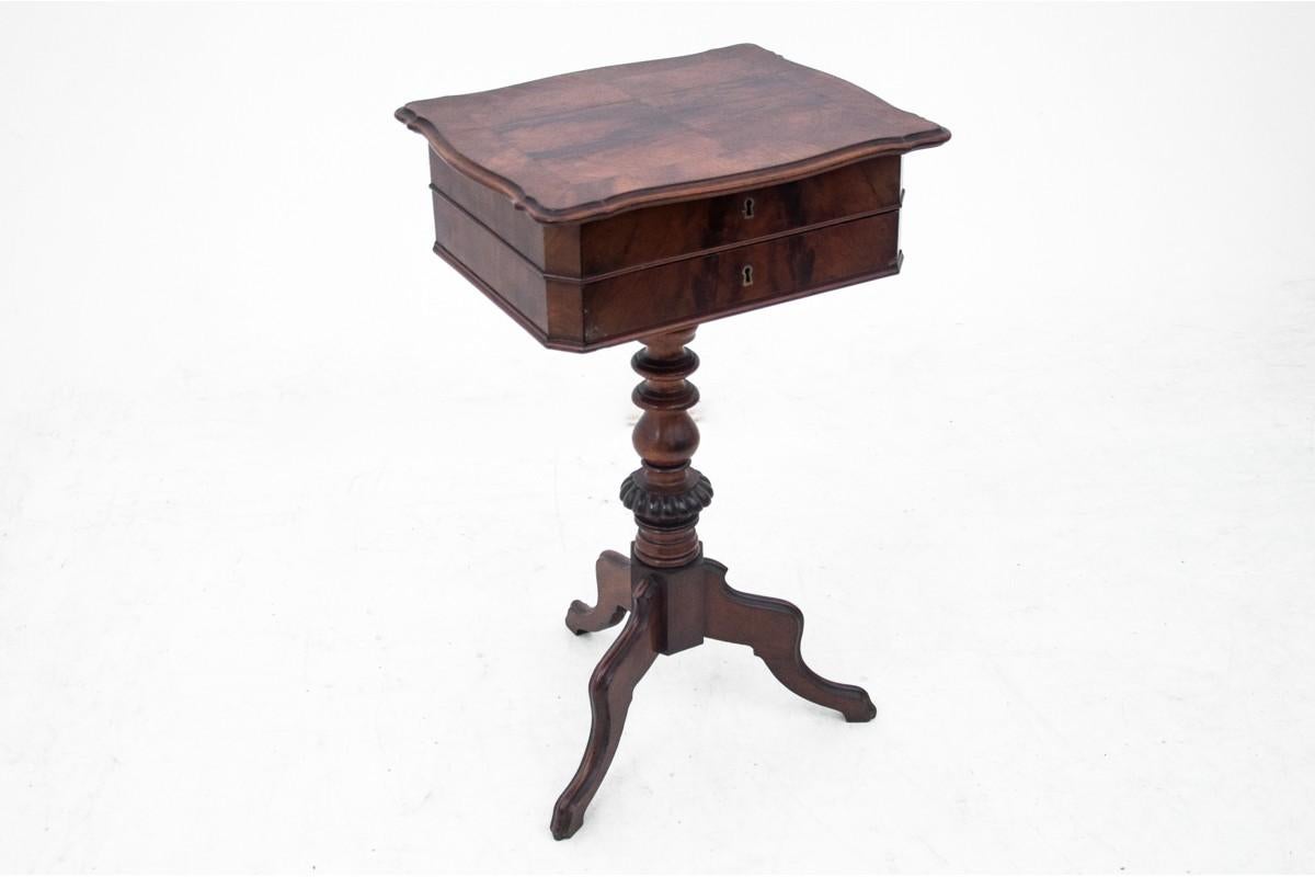 Historic thread table, Northern Europe, circa 1870. In Good Condition For Sale In Chorzów, PL