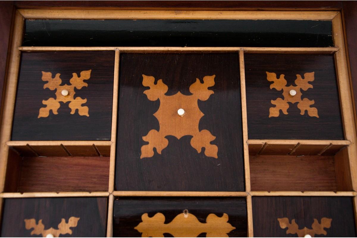 Walnut Historic thread table, Northern Europe, circa 1870. For Sale
