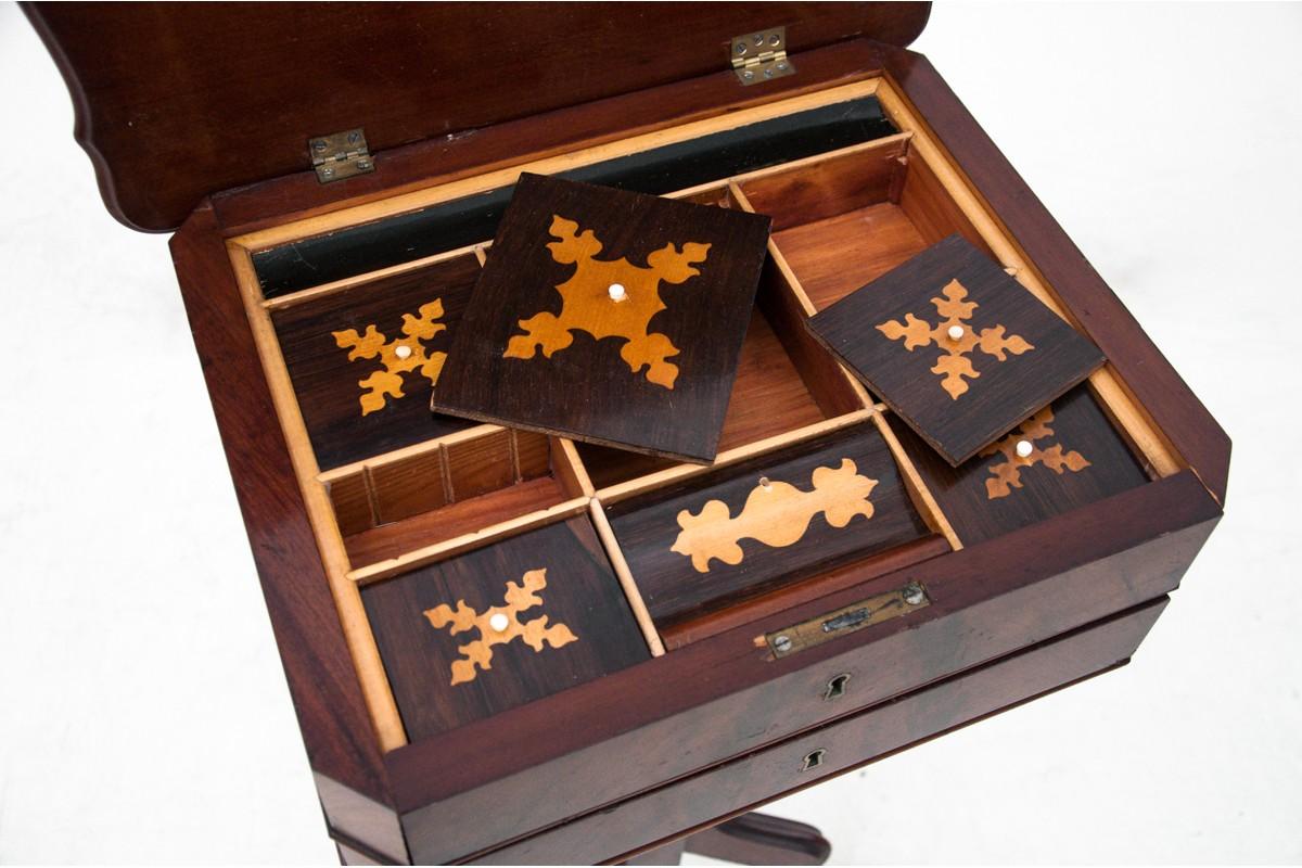 Historic thread table, Northern Europe, circa 1870. For Sale 1