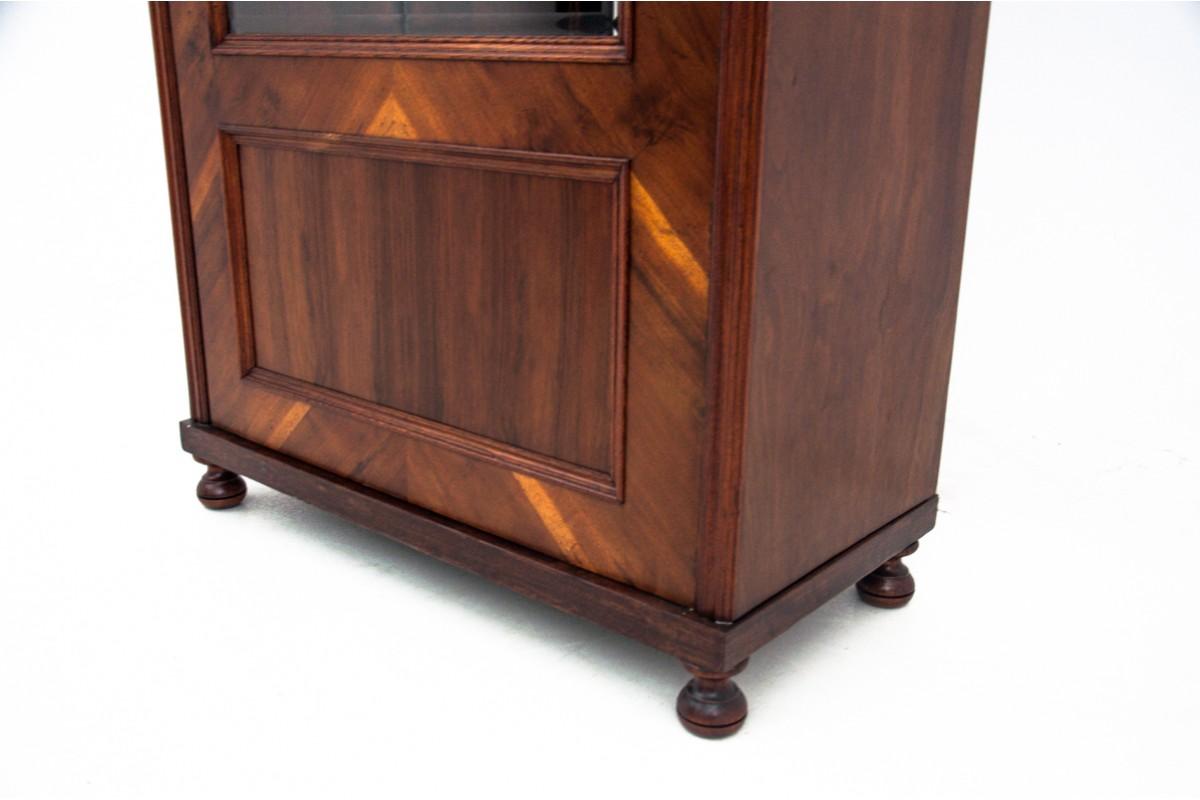 Vitrina histórica de alrededor de 1860 en venta 4
