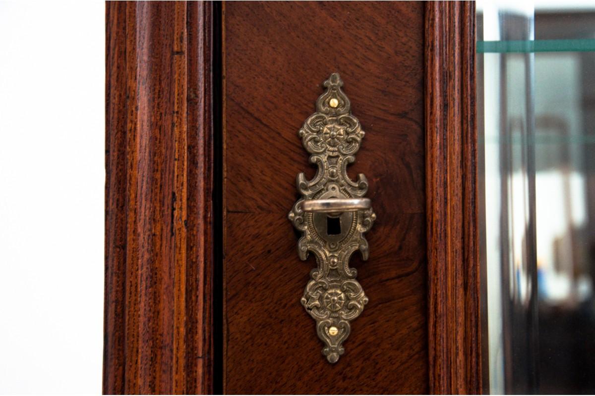 Vitrina histórica de alrededor de 1860 en venta 1