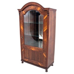 Historisches Vitrin aus der Zeit um 1860