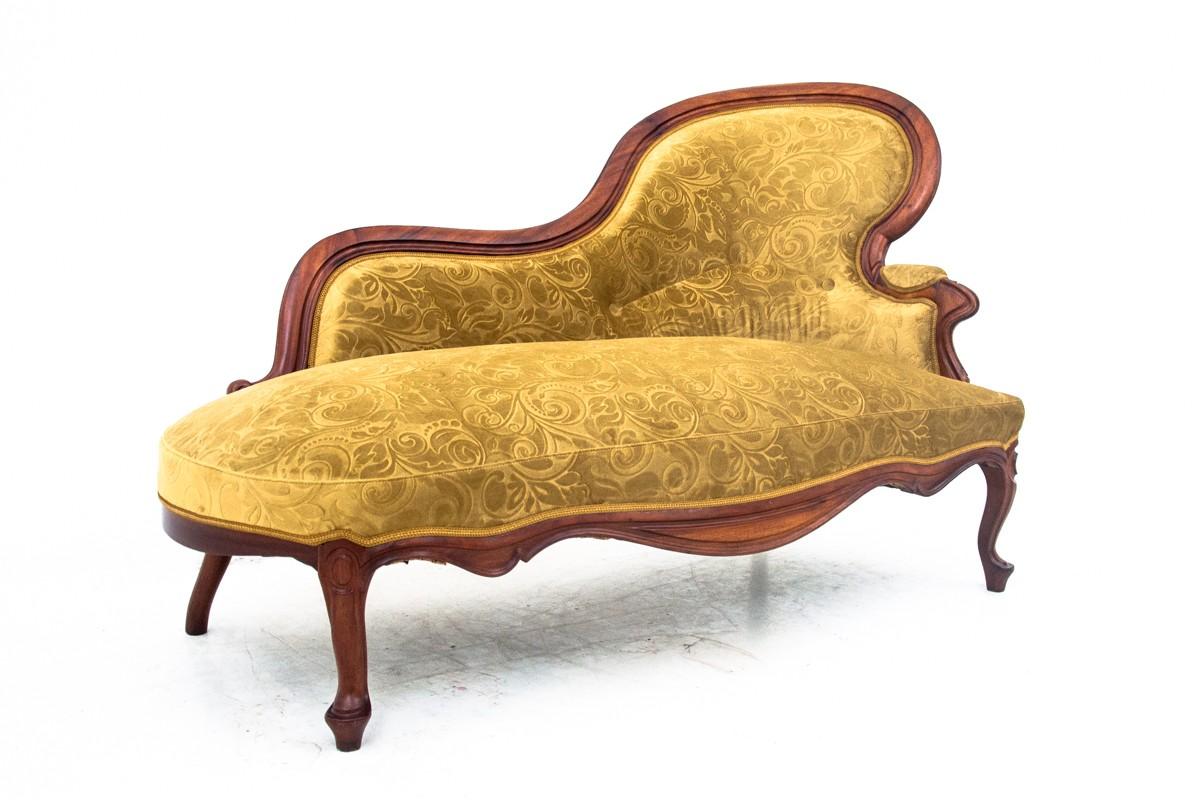 Historic Yellow Chaise Longue, France, circa 1910, After Renovation 2
