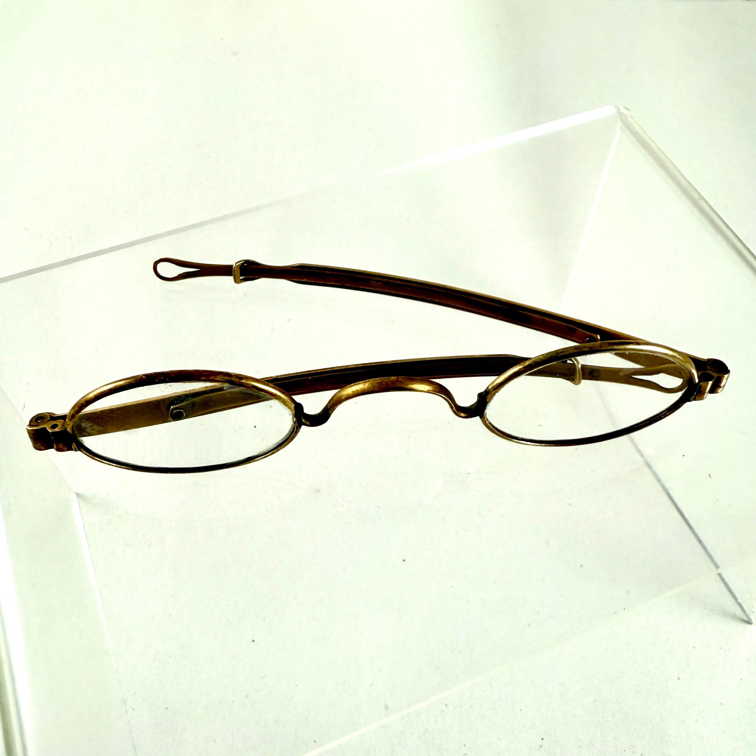 Historical Civil War Era Brass Frame Ladies Magnifying Glasses In Good Condition For Sale In Philadelphia, PA