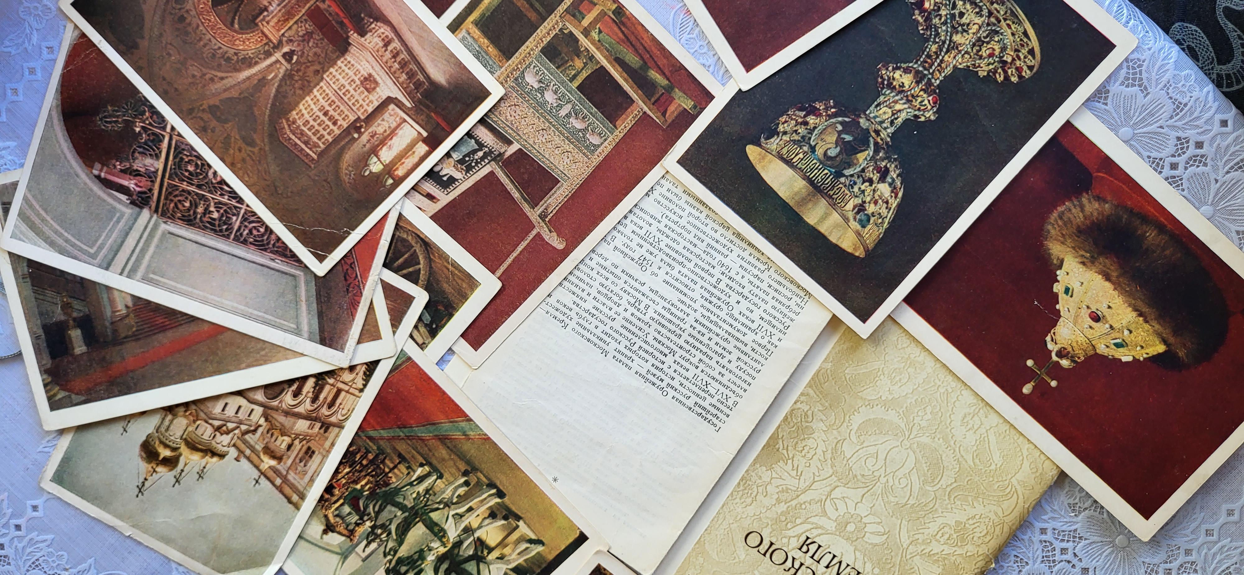 Entra nell'affascinante mondo delle armi storiche con la nostra eccezionale collezione di cartoline d'epoca. Questo set di 13 cartoline accuratamente selezionate, che ha come tema il famoso Museo della Camera dell'Armeria, offre uno sguardo unico