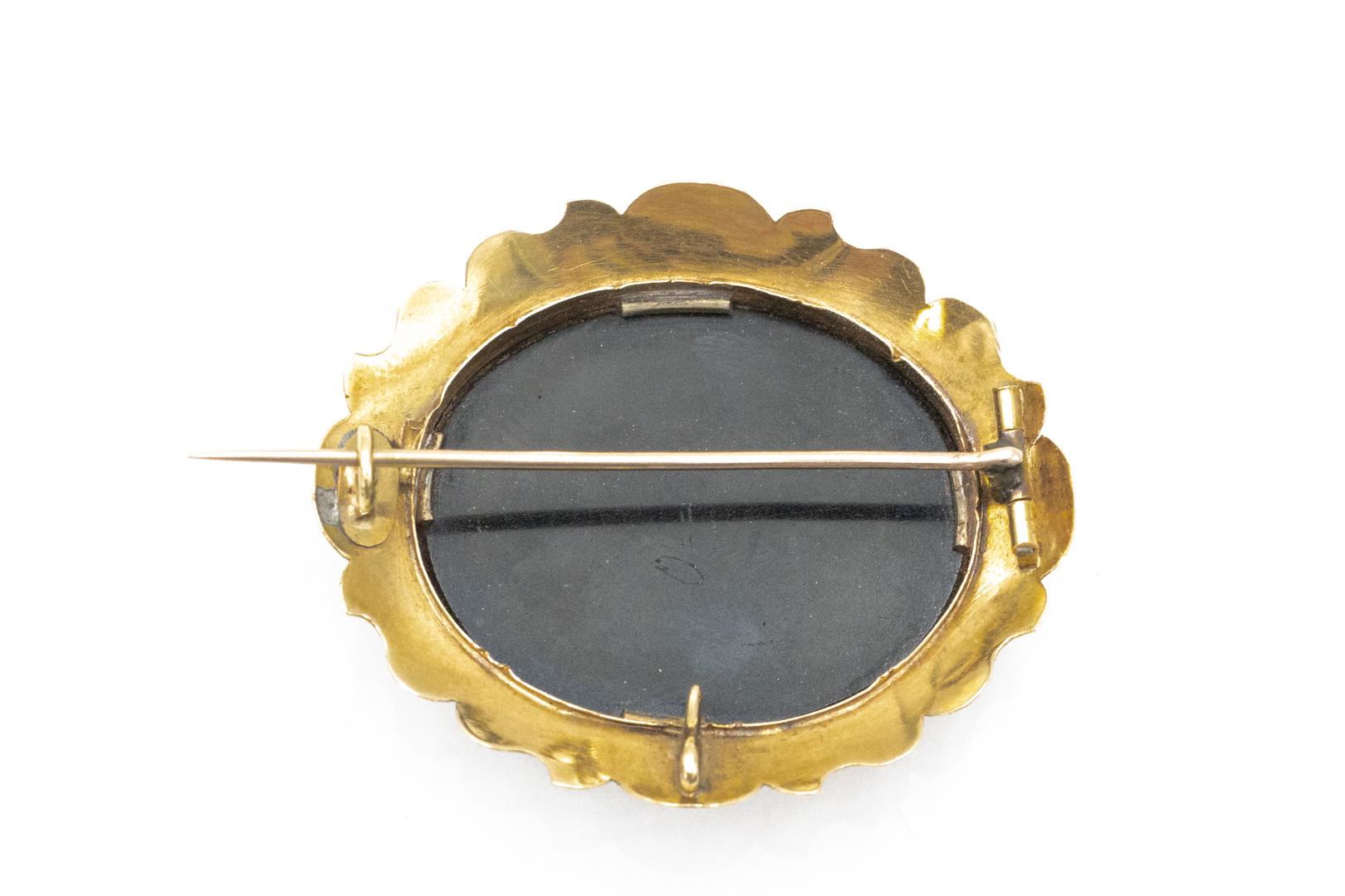 Historische Goldbrosche mit floralem Mikromosaik auf Onyx. im Zustand „Gut“ im Angebot in Chorzów, PL