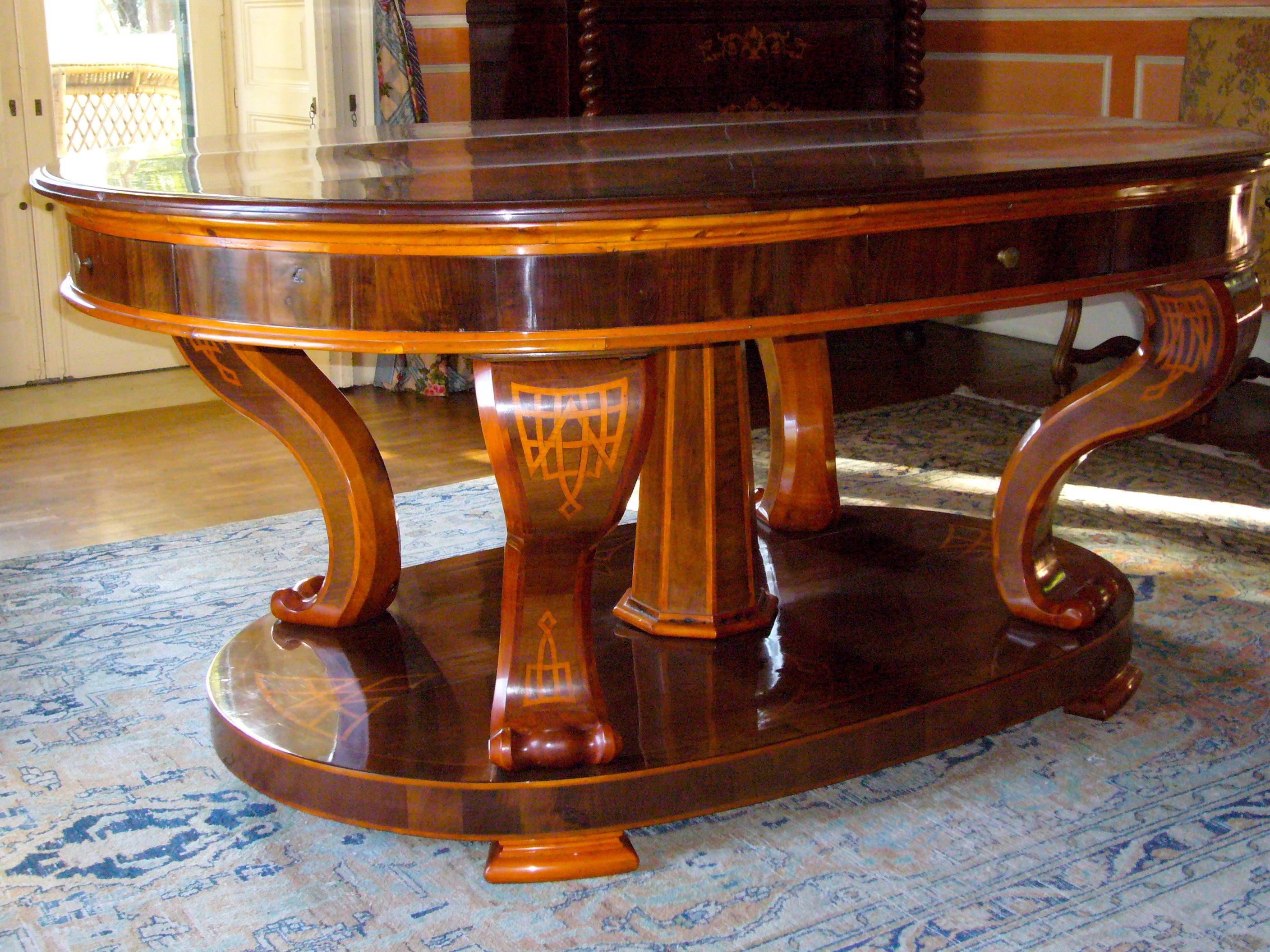 19th Century Historical Italian Oval Shaped Inlaid Center Table or Library Table