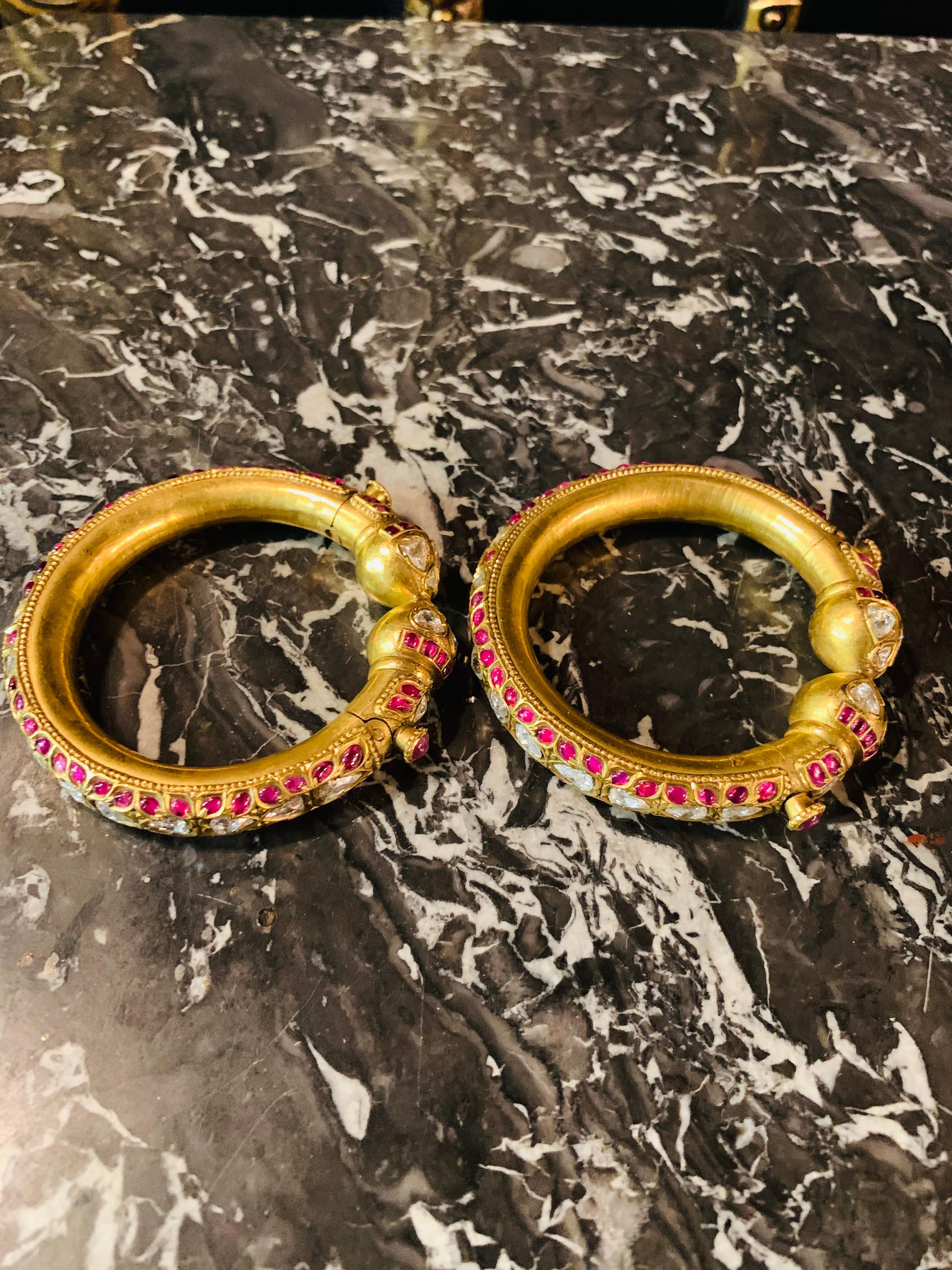 Historical Pair of Indian Bracelets Full of Diamonds 22-Carat Gold 7