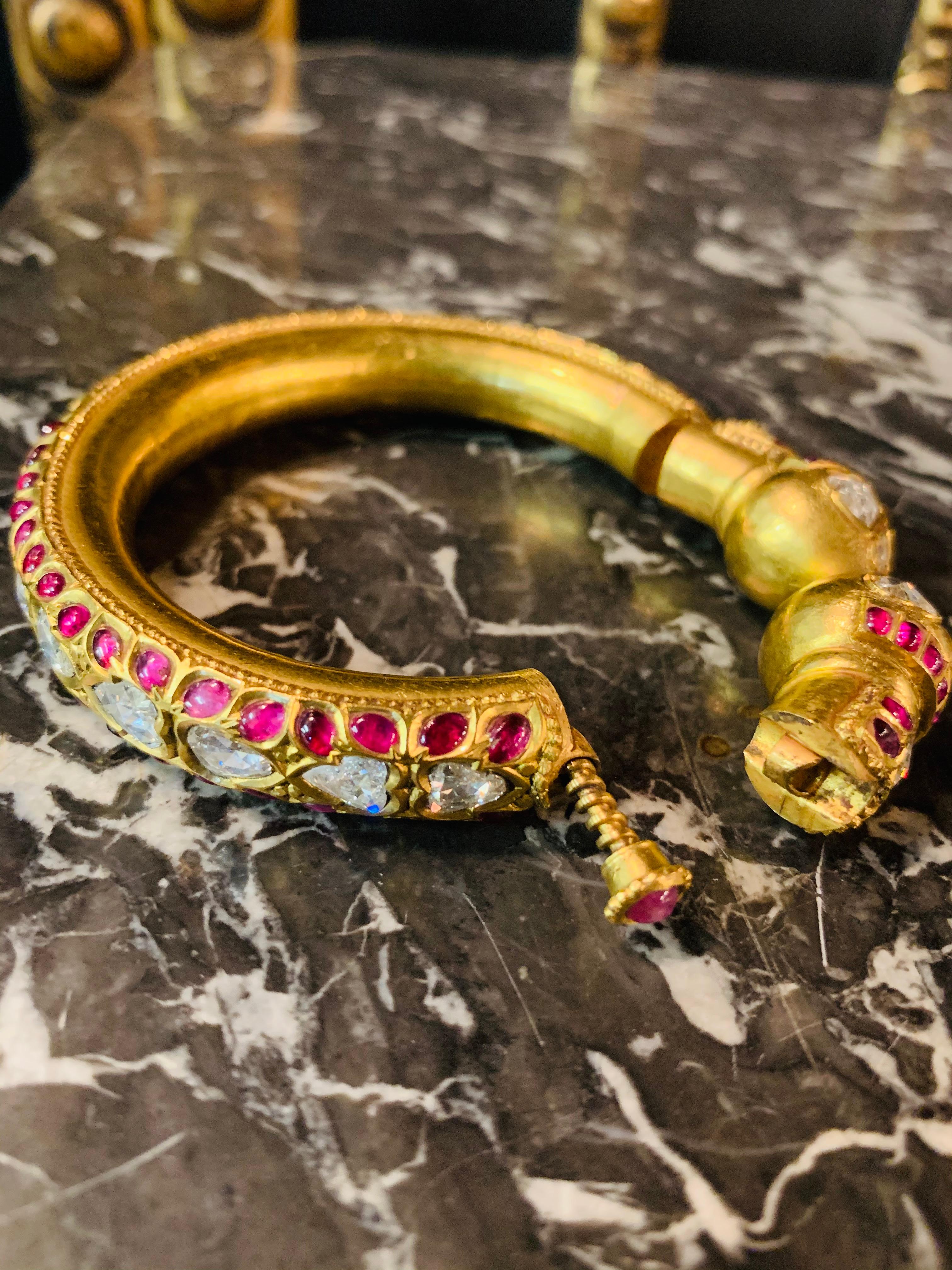 Historical Pair of Indian Bracelets Full of Diamonds 22-Carat Gold 12