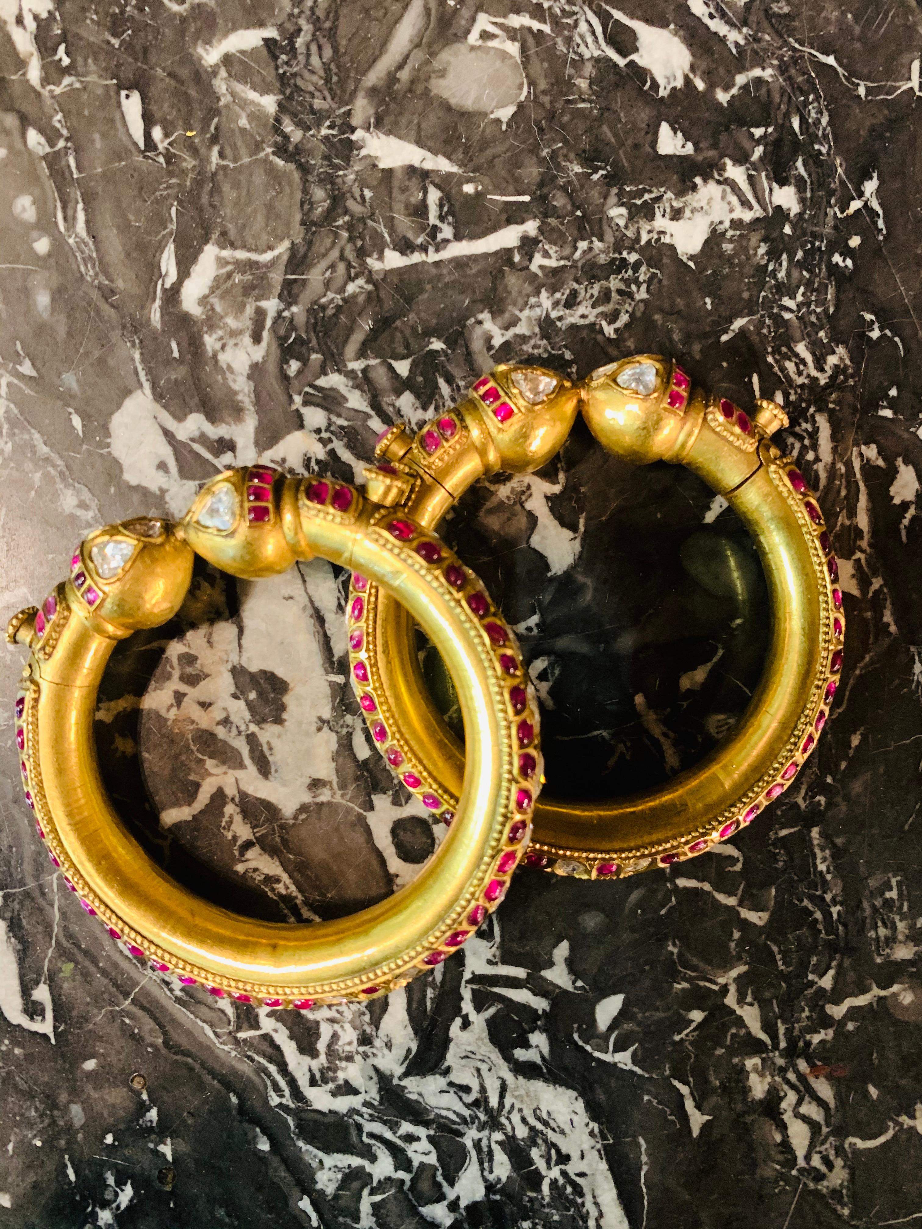 Historical Pair of Indian Bracelets Full of Diamonds 22-Carat Gold 15