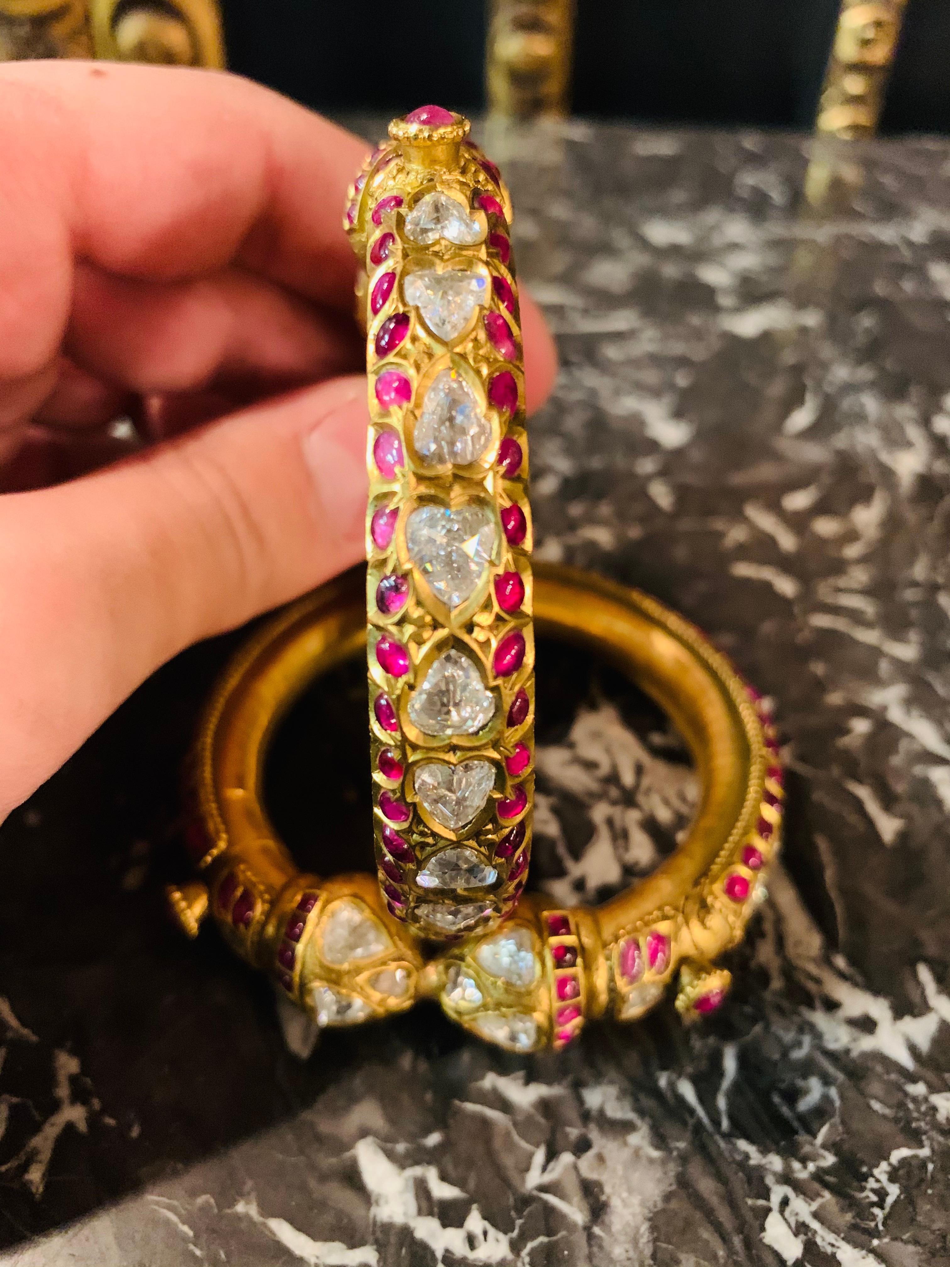 Historical Pair of Indian Bracelets Full of Diamonds 22-Carat Gold 2