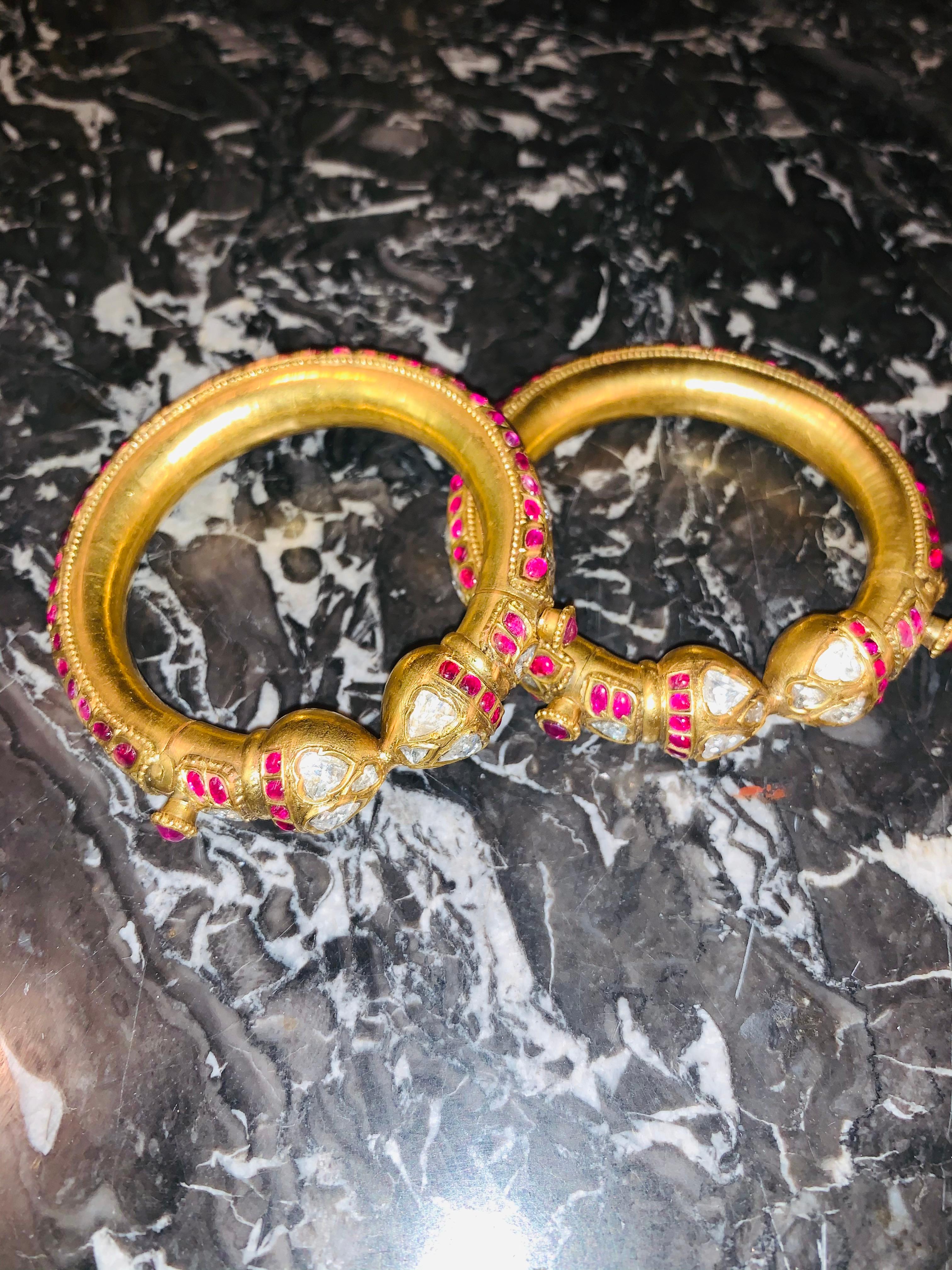 Historical Pair of Indian Bracelets Full of Diamonds 22-Carat Gold 3