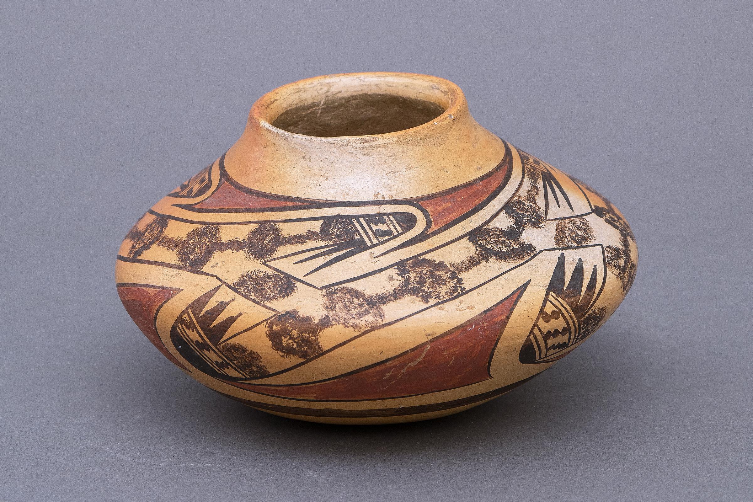 Hand-Crafted Historical Southwestern Pottery Seed Jar by Nampeyo, Hopi, Early 20th Century