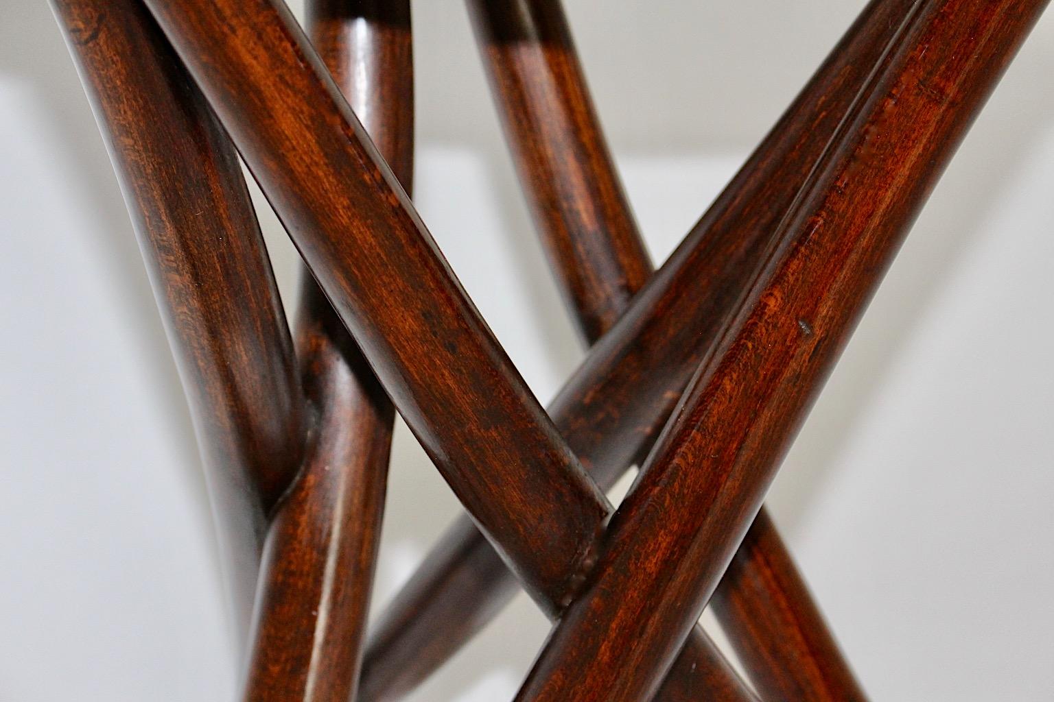 Historicism Beech Bentwood Side Table No 13 by August Thonet circa 1880 Vienna For Sale 2