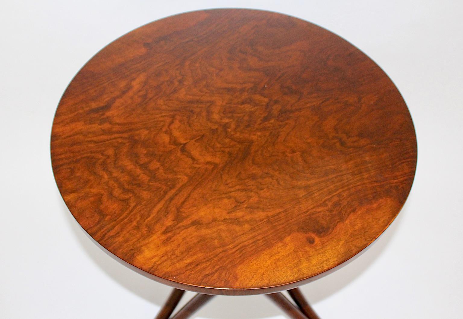 Historicism Beech Bentwood Side Table No 13 by August Thonet circa 1880 Vienna For Sale 4