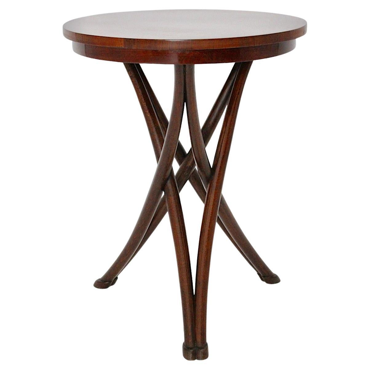 Historicism Beech Bentwood Side Table No 13 by August Thonet circa 1880 Vienna For Sale