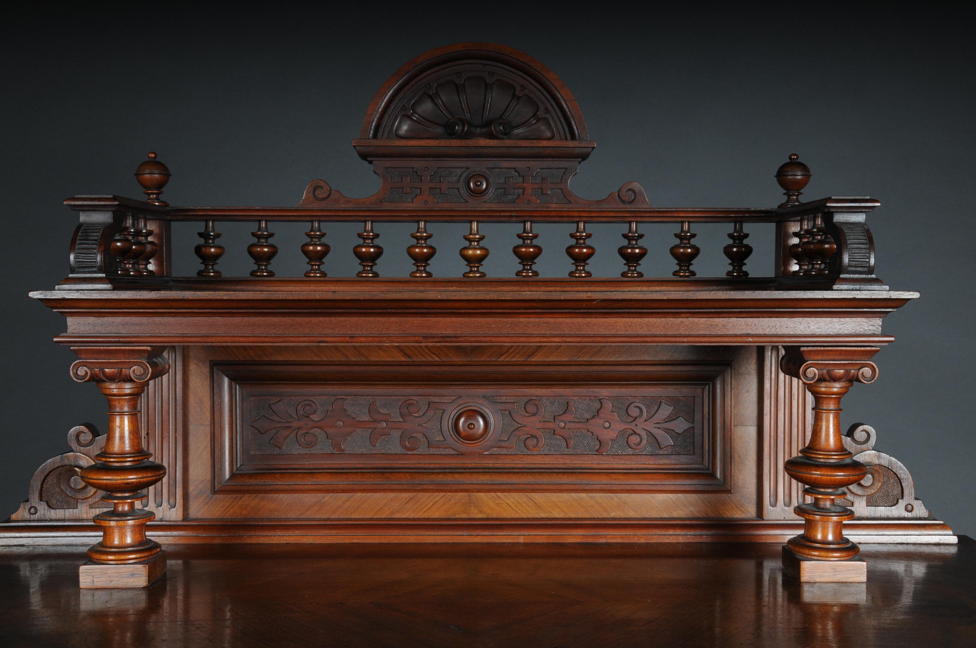 Historicism Cabinet Top Cabinet / Sideboard circa 1870, Walnut In Good Condition For Sale In Berlin, DE