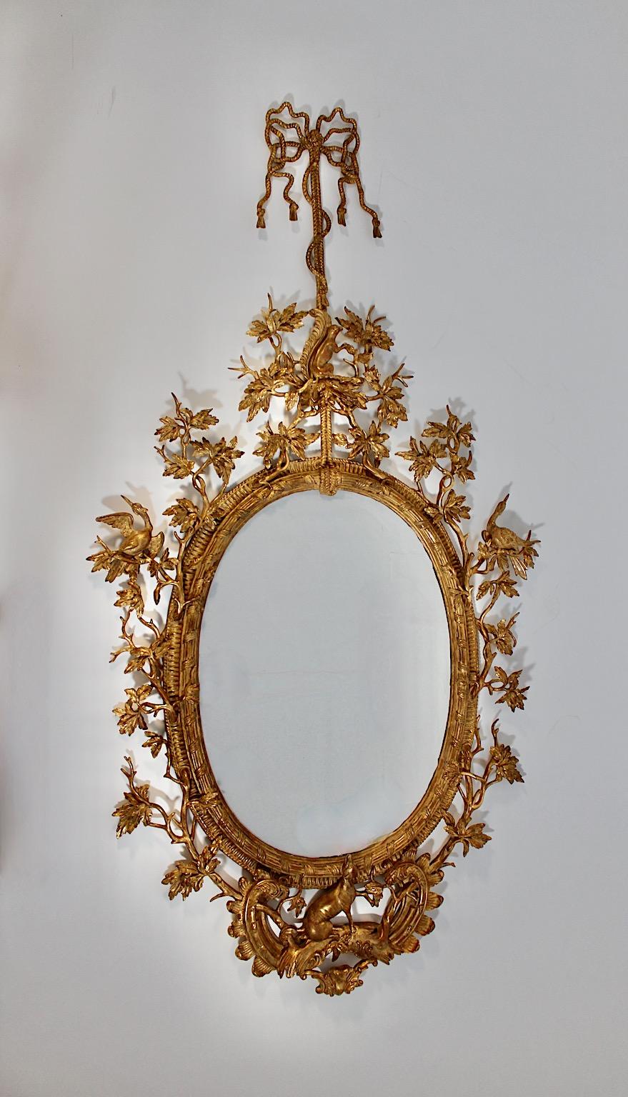 Miroir mural ou miroir de sol ancien en bois de tilleul sculpté à la main et doré, vers 1830.
Magnifique miroir mural, miroir de sol ou miroir en pied en bois de tilleul sculpté à la main et doré, vers 1830, dans le style et très similaire aux