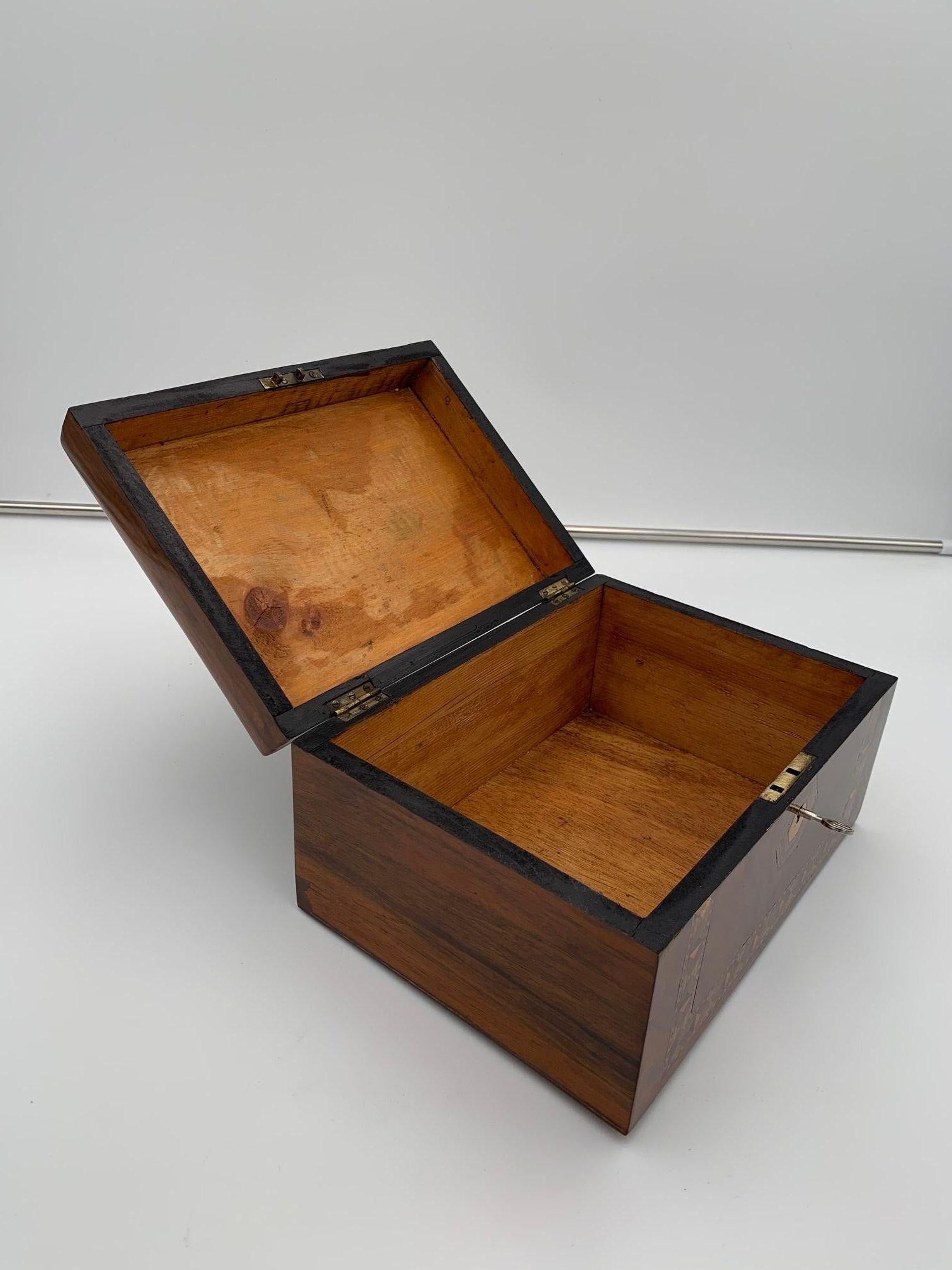 Boîte à bijoux historique, noyer avec incrustations, Allemagne, XIXe siècle en vente 2