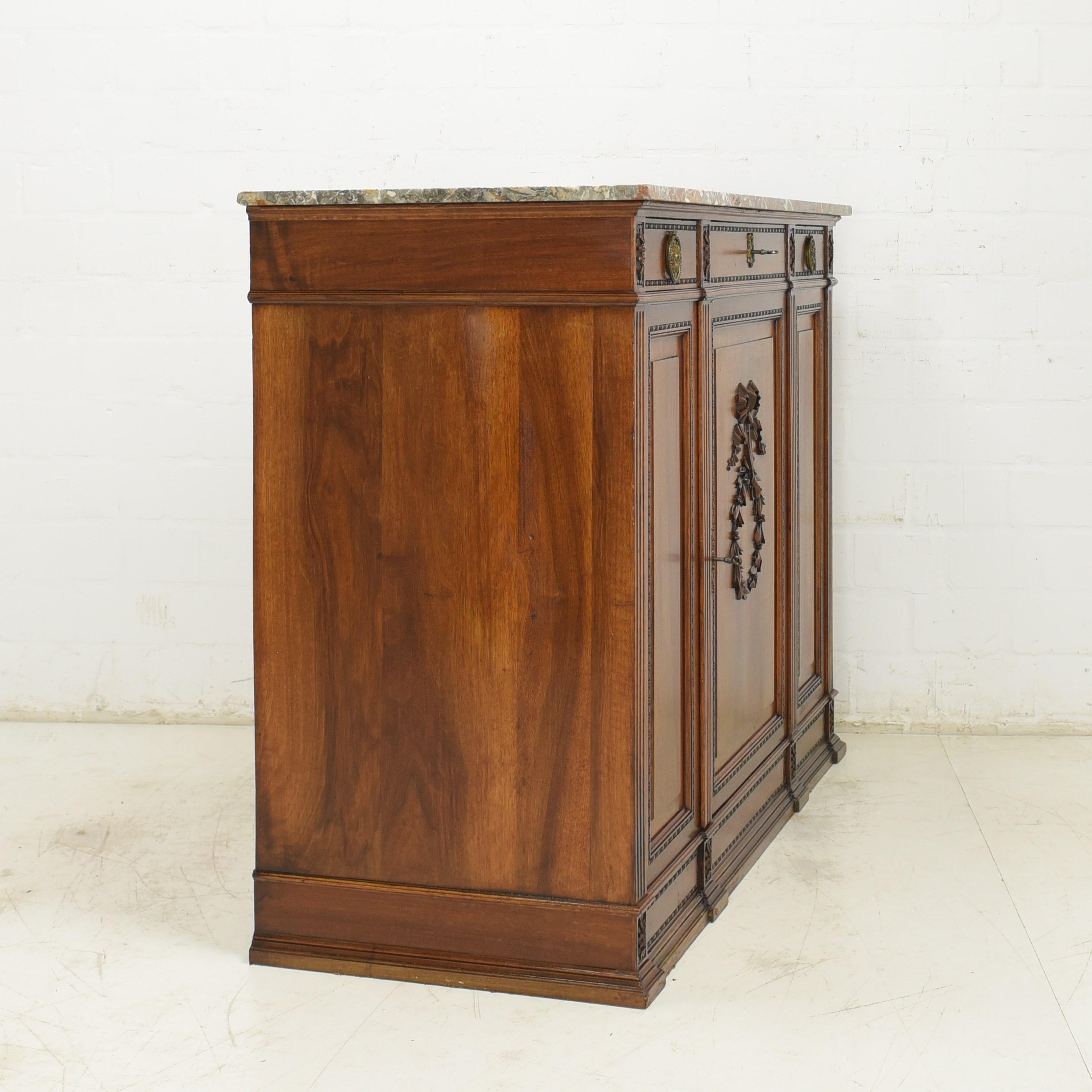 Historicism Sideboard / Dresser / Chest of Drawers in Walnut, 1900 For Sale 7