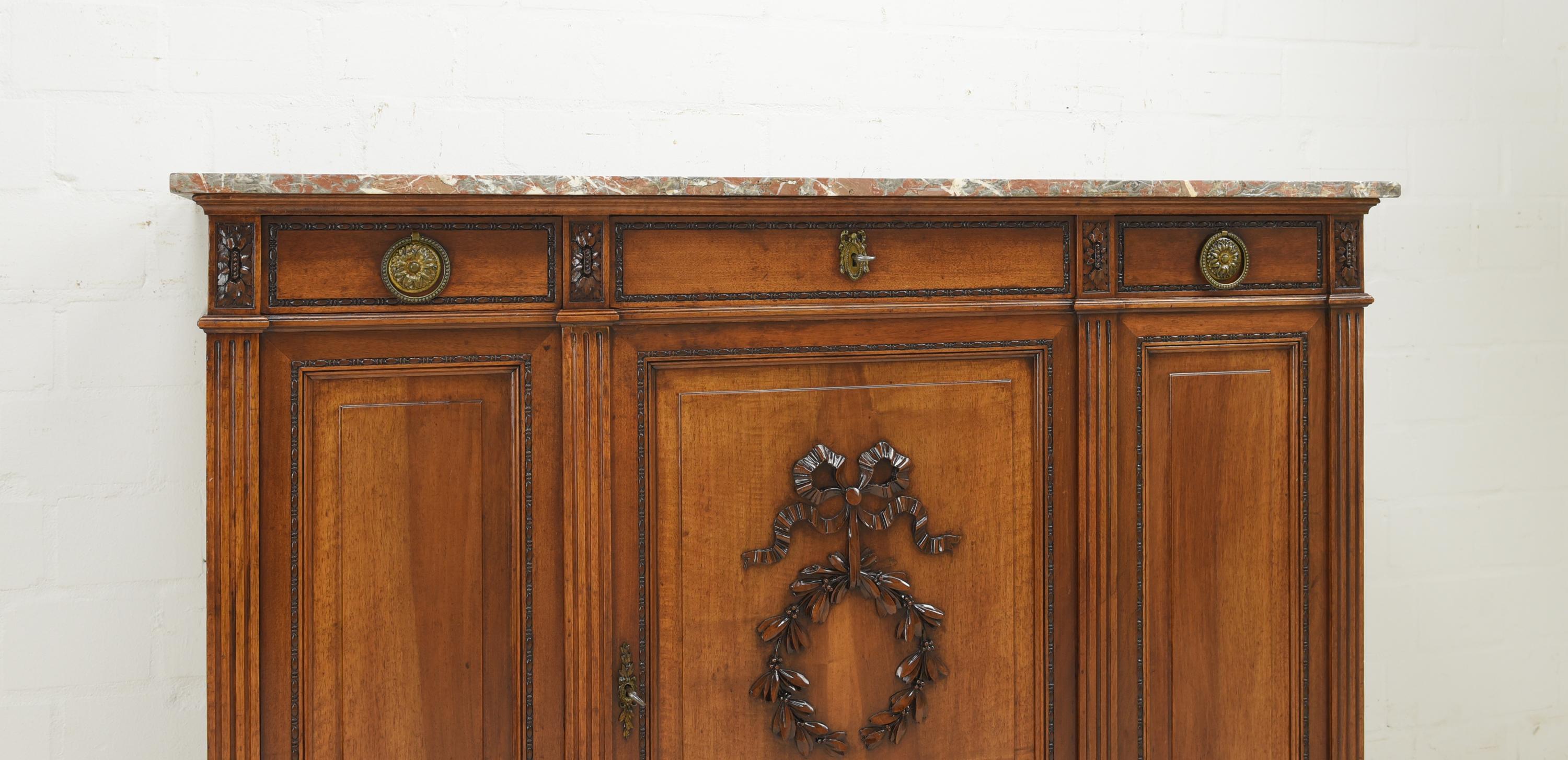 Historicism Sideboard / Dresser / Chest of Drawers in Walnut, 1900 For Sale 5
