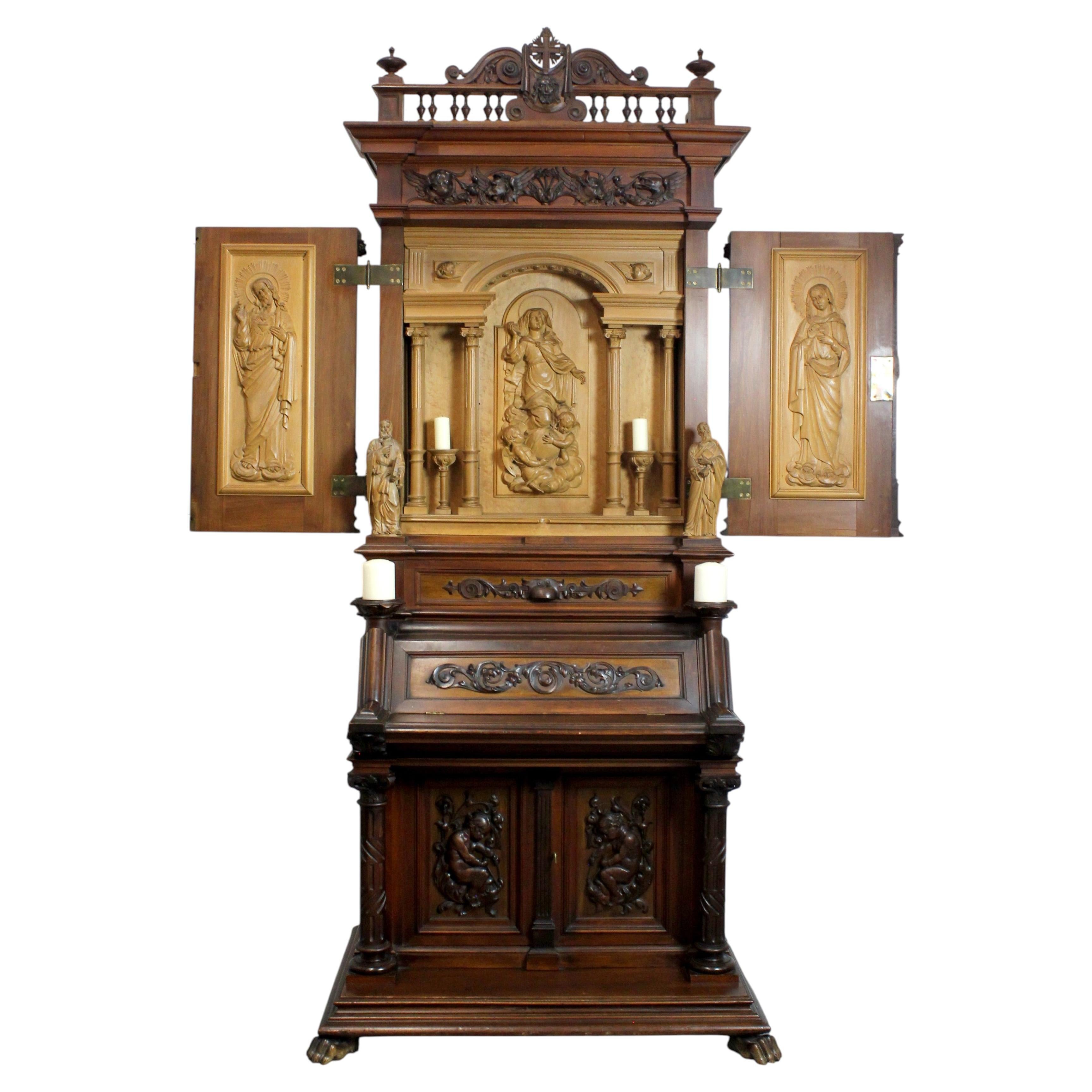Altar devocional de estilo historicista, de madera tallada, obra de Claudio Tordera Antolín