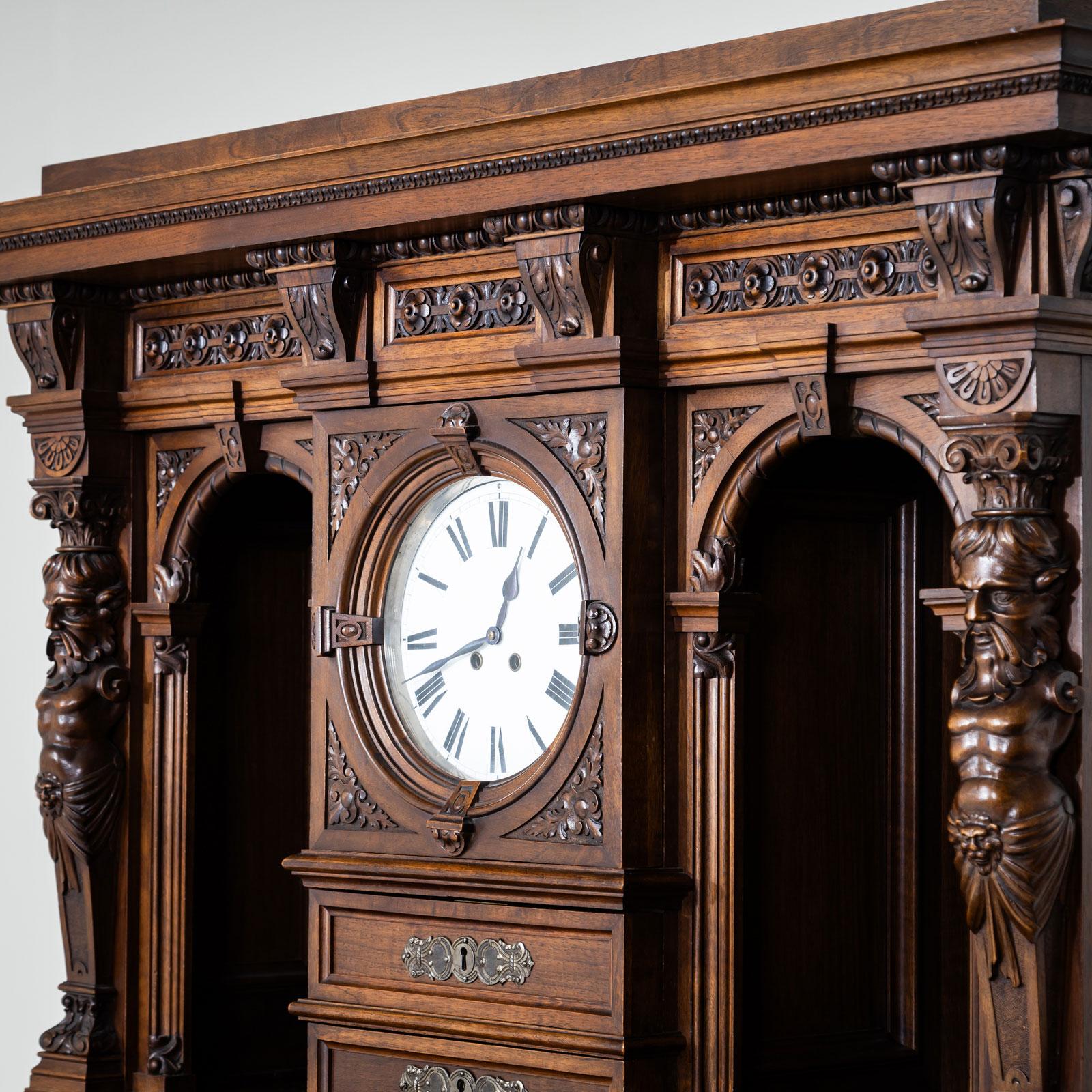 Tedesco Credenza storicista con orologio, Germania, fine XIX secolo in vendita