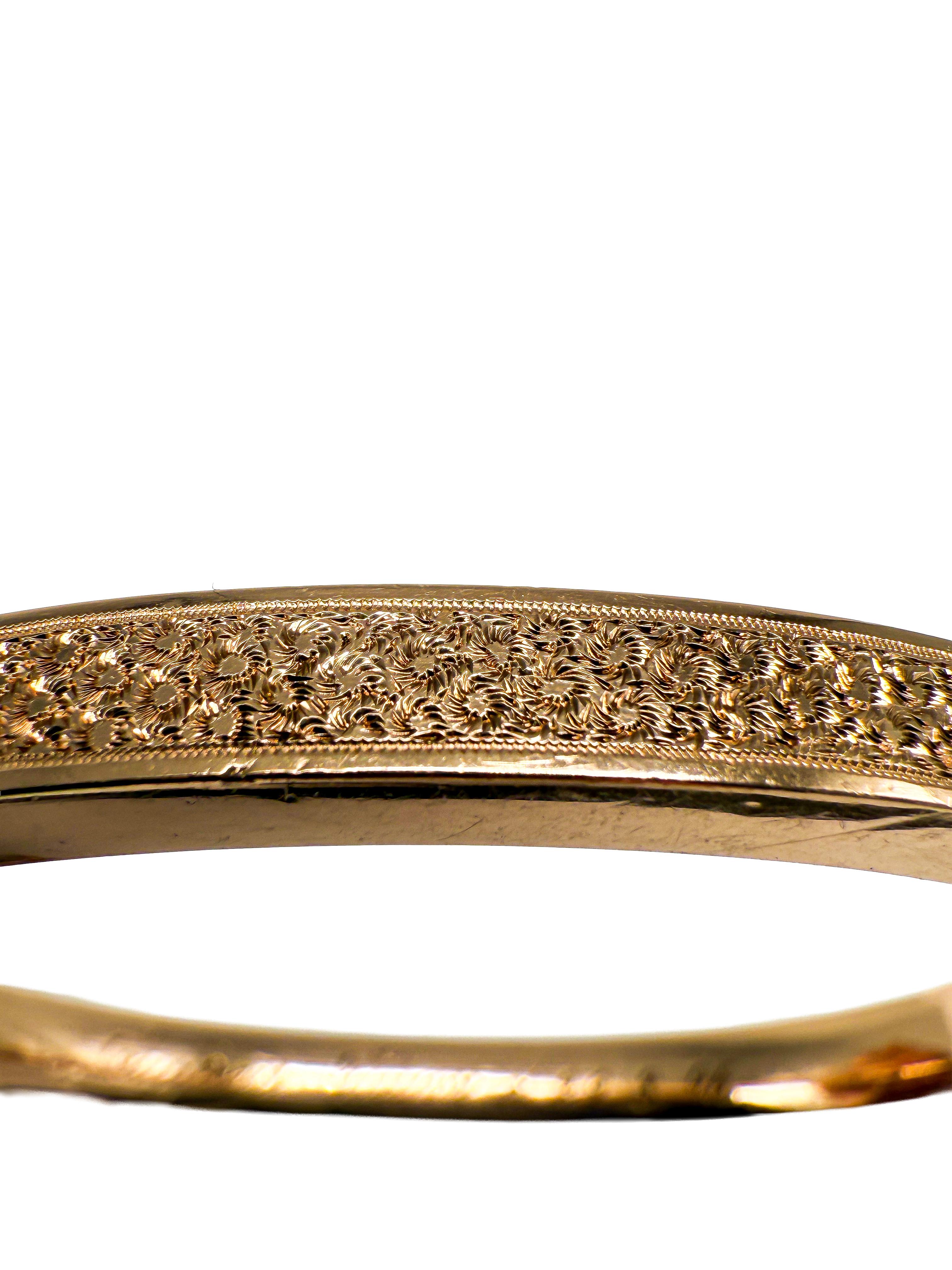 Renaissance Revival Historicist-Style 8K Yellow Gold Bangle with Pattern For Sale