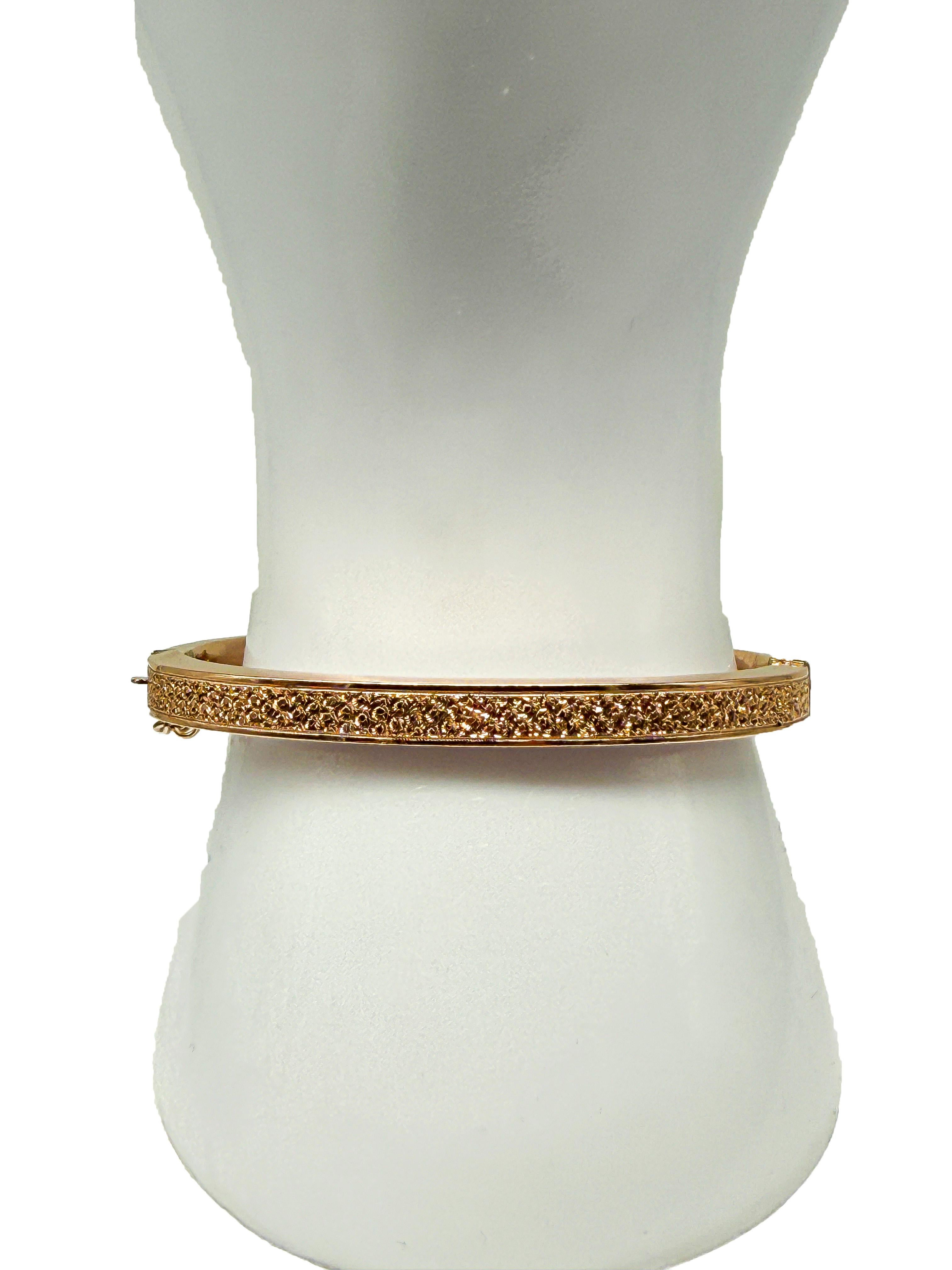 Historicist-Style 8K Yellow Gold Bangle with Pattern For Sale 1