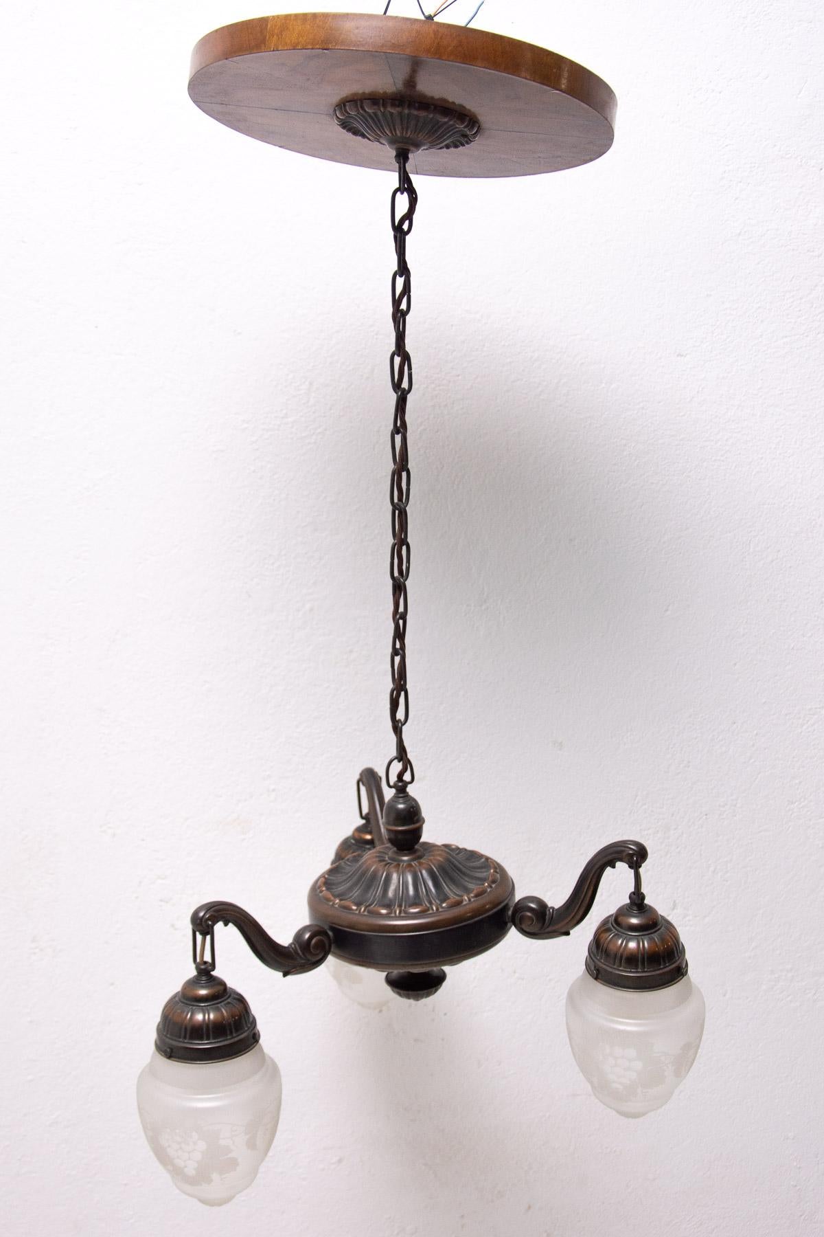 Historicizing Brass Three-Armed Chandelier, Turn of the 19th and 20th Century For Sale 2